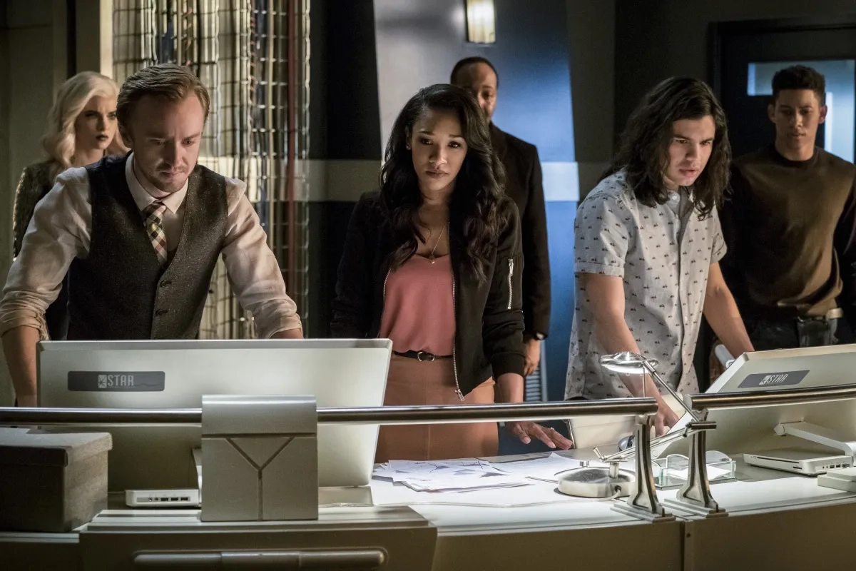 Tom Felton, Jesse L. Martin, Danielle Panabaker, Candice Patton, Keiynan Lonsdale, and Carlos Valdes in The Flash (2014)