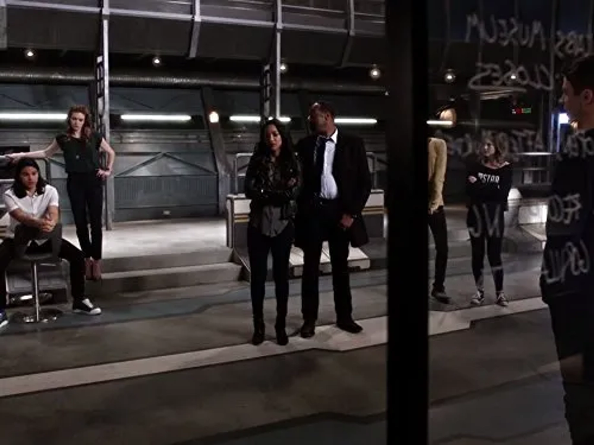 Jesse L. Martin, Danielle Panabaker, Grant Gustin, Candice Patton, Keiynan Lonsdale, Carlos Valdes, and Violett Beane in The Flash (2014)