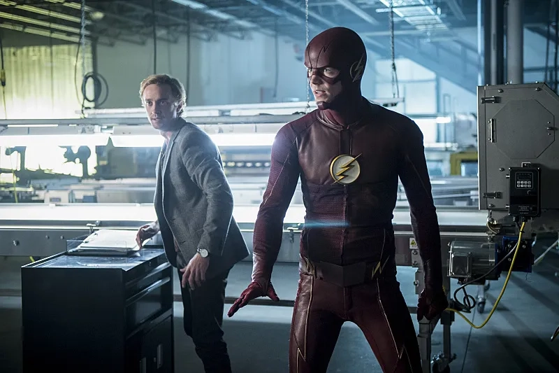 Tom Felton and Grant Gustin in The Flash (2014)