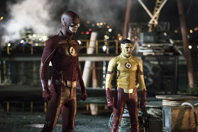Grant Gustin and Keiynan Lonsdale in The Flash (2014)