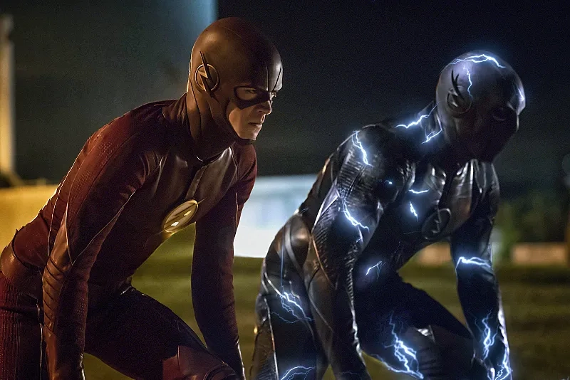 Teddy Sears and Grant Gustin in The Flash (2014)