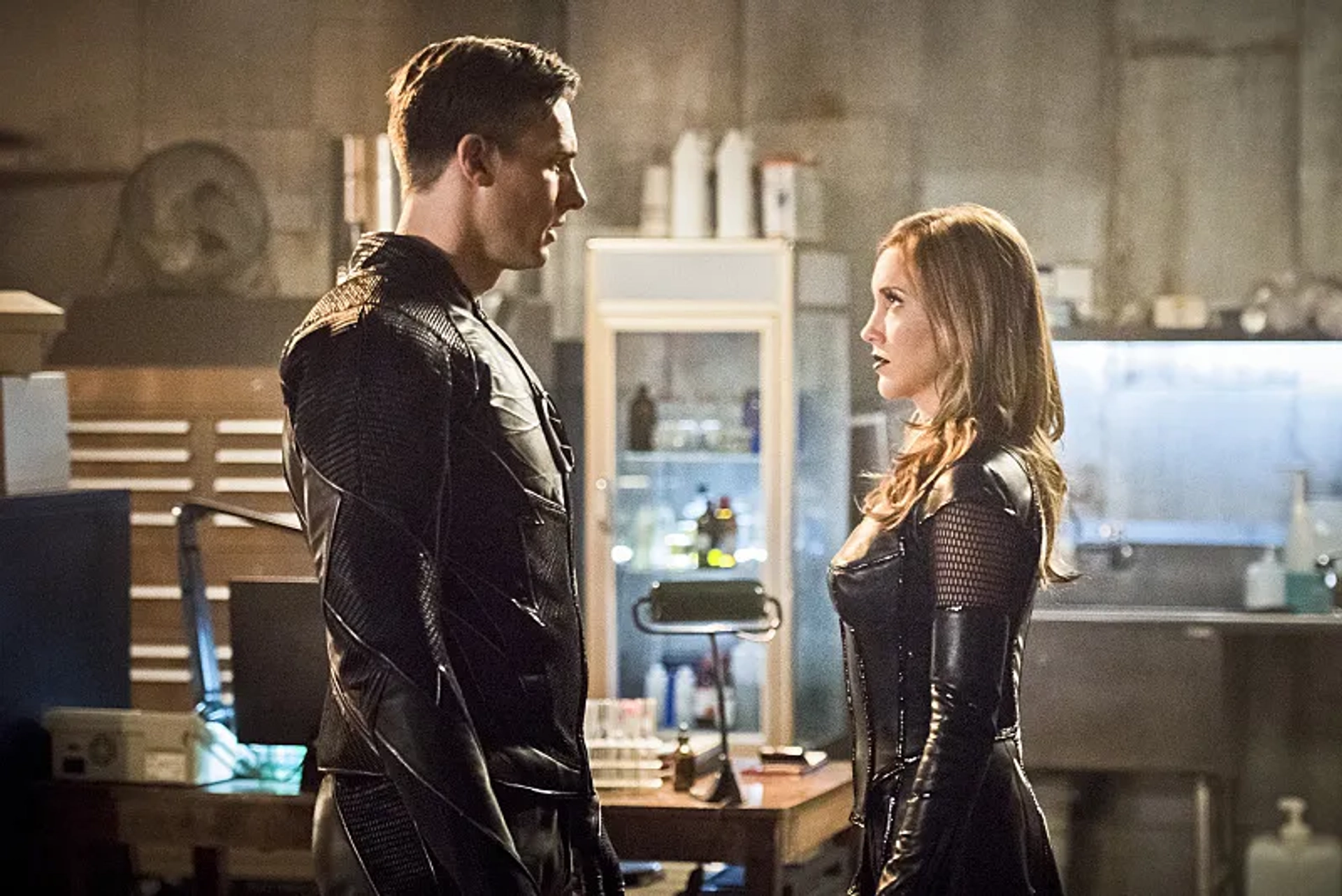 Teddy Sears and Katie Cassidy in The Flash (2014)