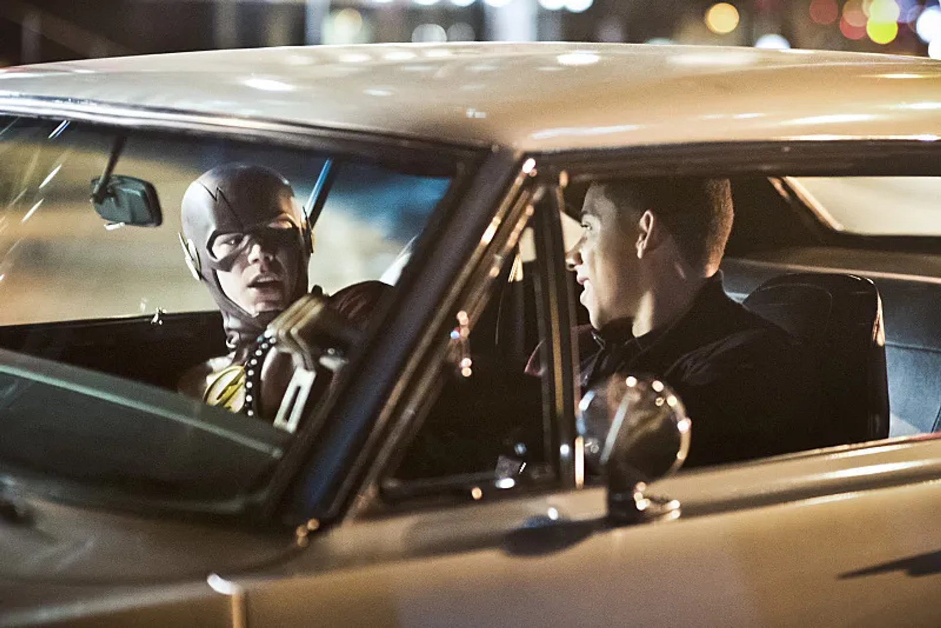 Grant Gustin and Keiynan Lonsdale in The Flash (2014)