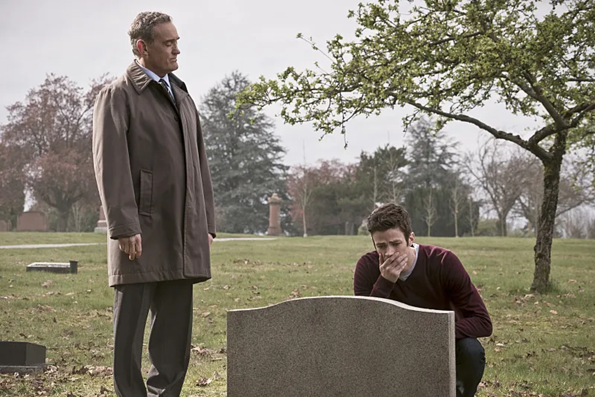 John Wesley Shipp and Grant Gustin in The Flash (2014)