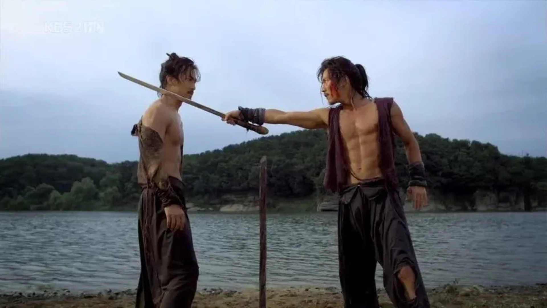 Jang Hyuk and Han Jeong-su in The Slave Hunters (2010)