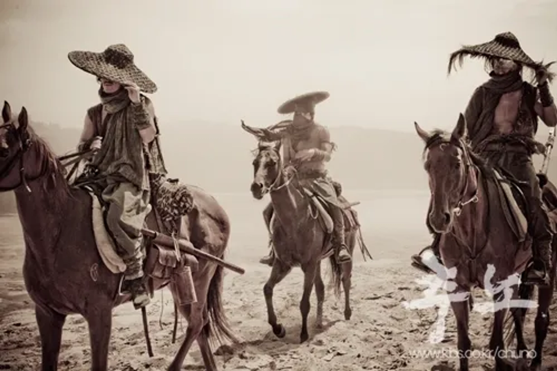 Jang Hyuk, Han Jeong-su, and Kim Ji-seok in The Slave Hunters (2010)