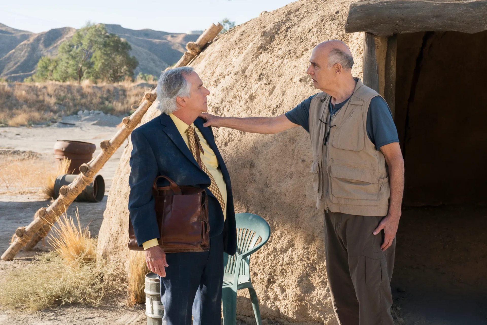 Jeffrey Tambor and Henry Winkler in Arrested Development (2003)