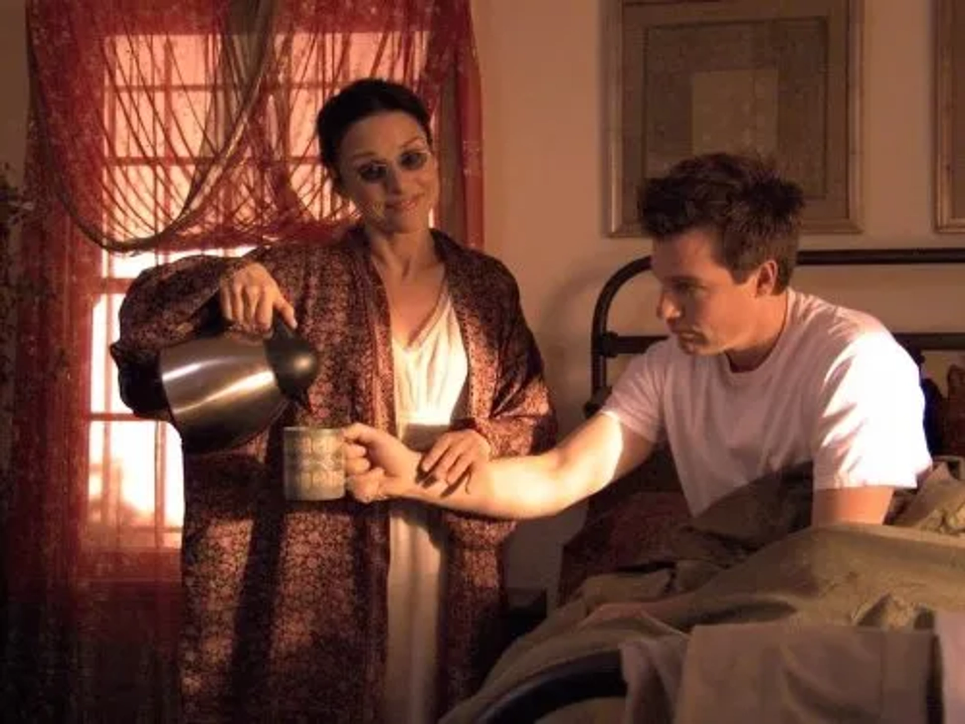 Julia Louis-Dreyfus and Jason Bateman in Arrested Development (2003)