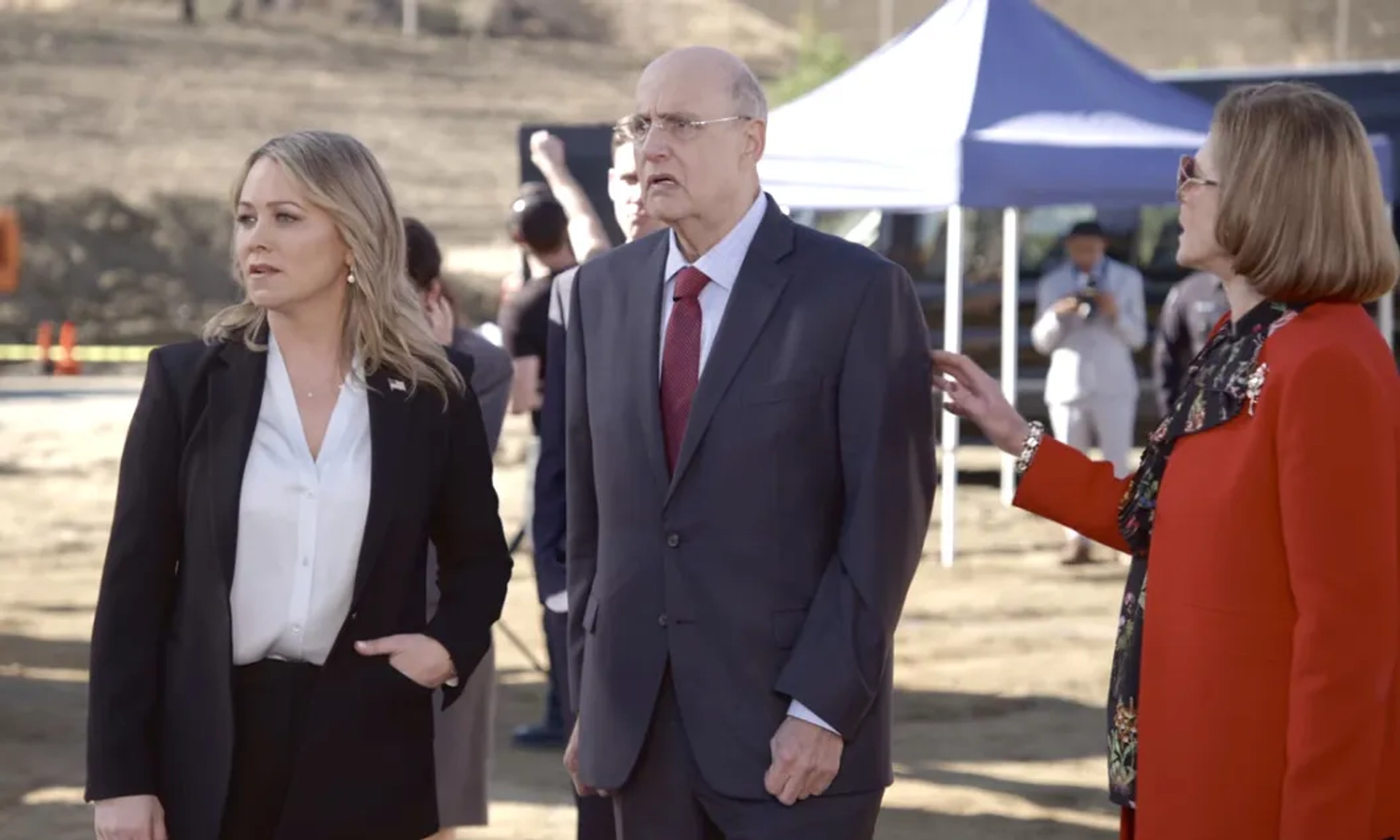 Jeffrey Tambor, Christine Taylor, and Jessica Walter in Arrested Development (2003)