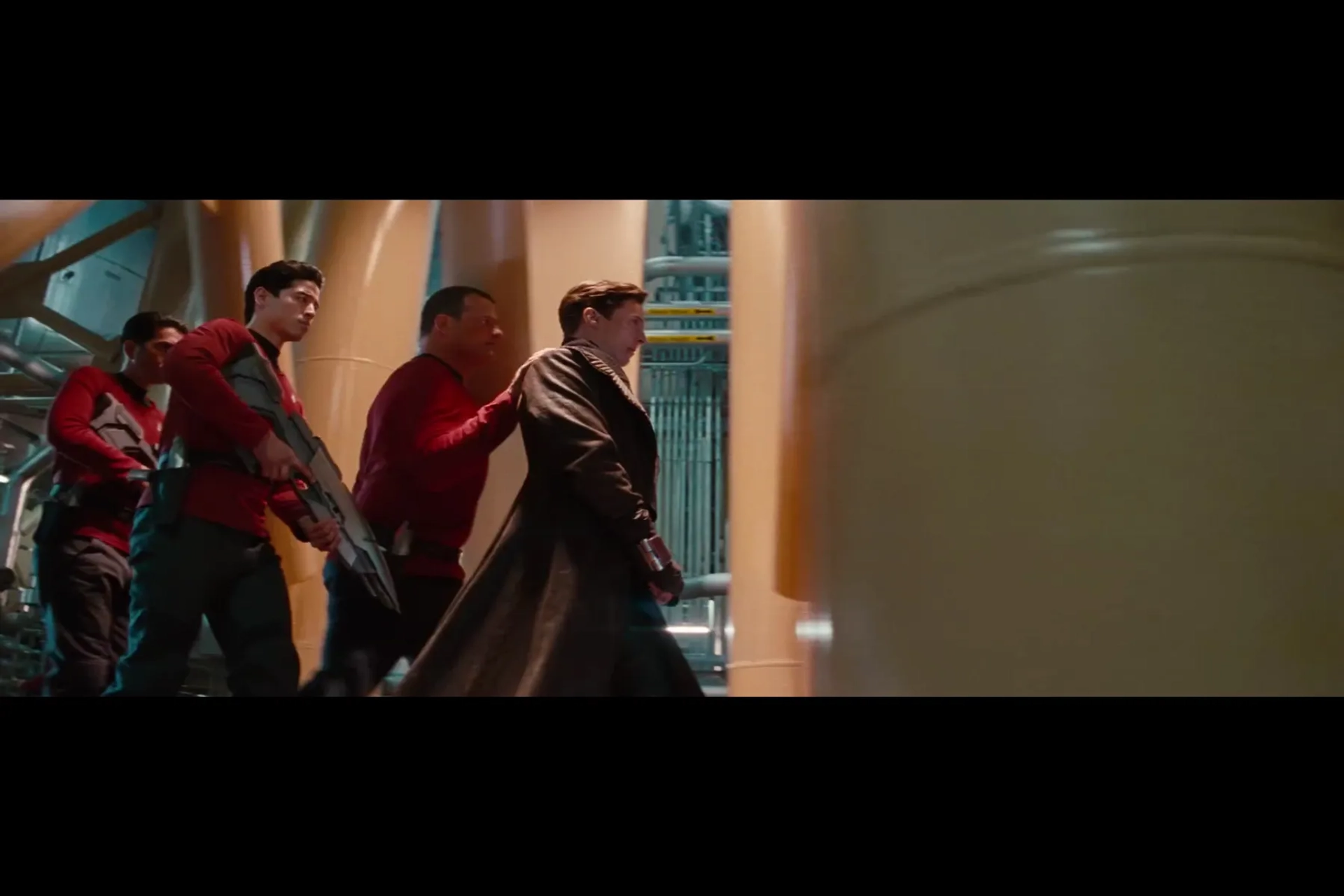 Still of Jon Lee Brody and Benedict Cumberbatch in Star Trek Into Darkness