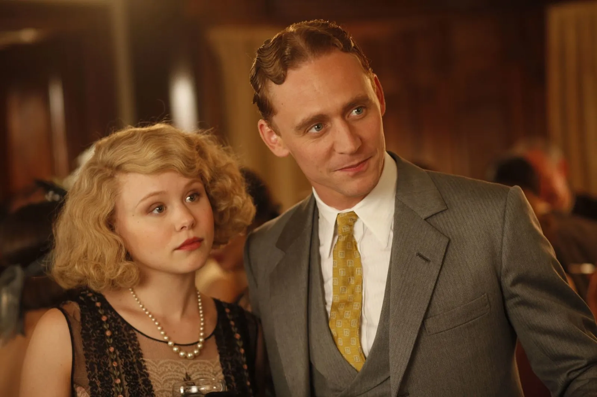 Alison Pill and Tom Hiddleston in Midnight in Paris (2011)