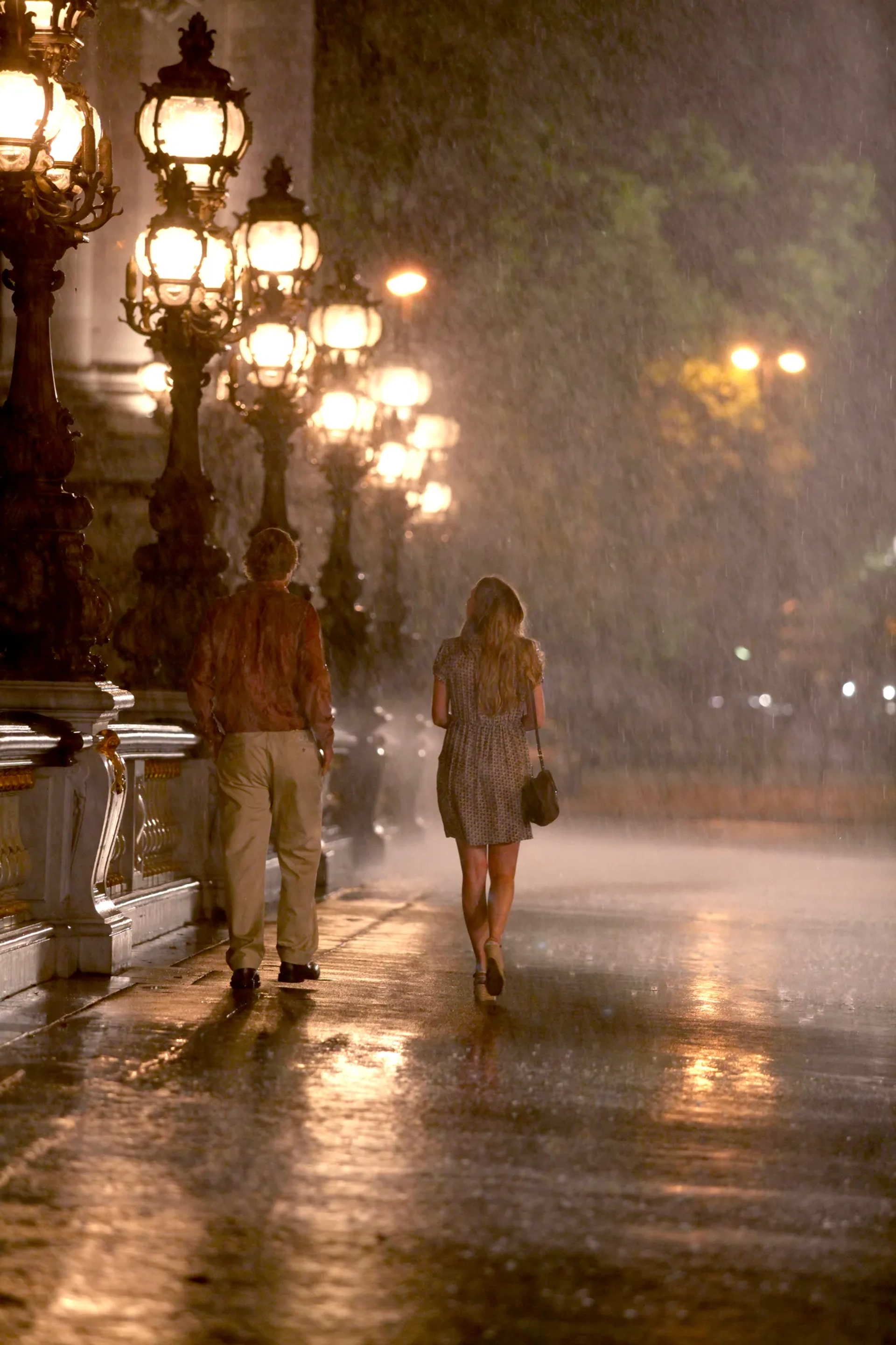 Owen Wilson and Léa Seydoux in Midnight in Paris (2011)