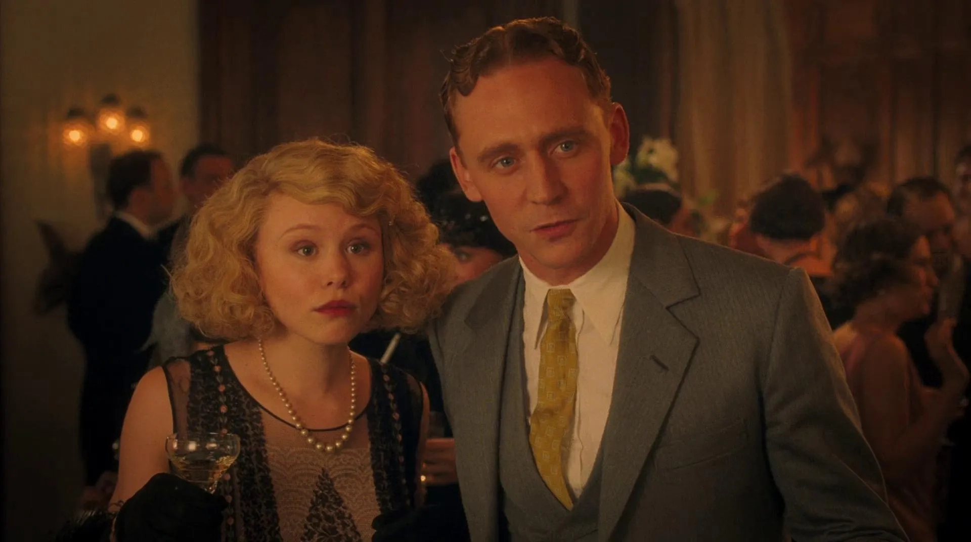 Alison Pill and Tom Hiddleston in Midnight in Paris (2011)