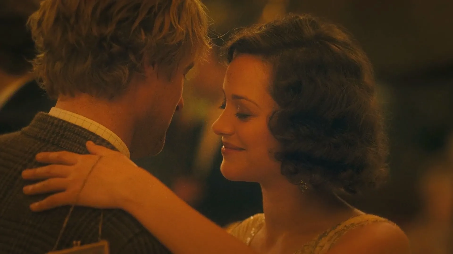 Owen Wilson and Marion Cotillard in Midnight in Paris (2011)