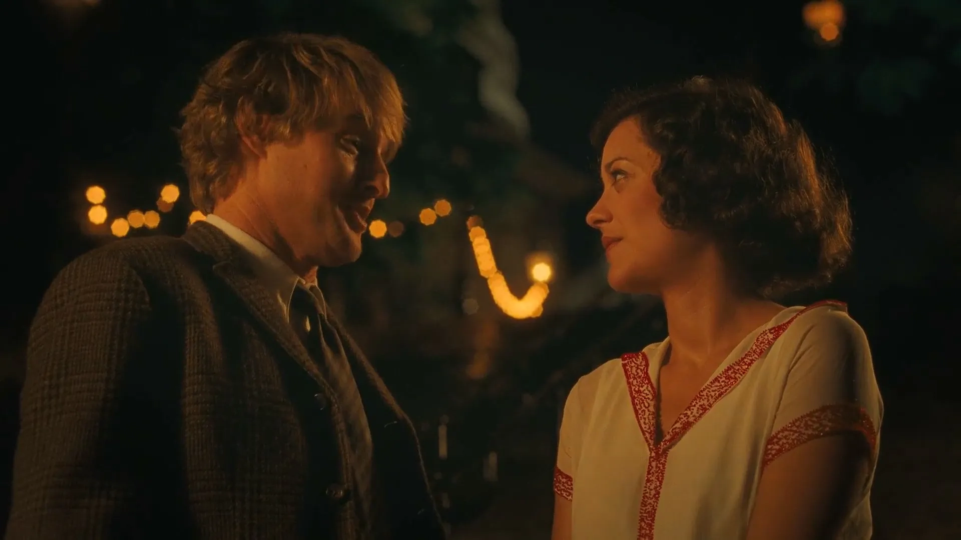 Owen Wilson and Marion Cotillard in Midnight in Paris (2011)