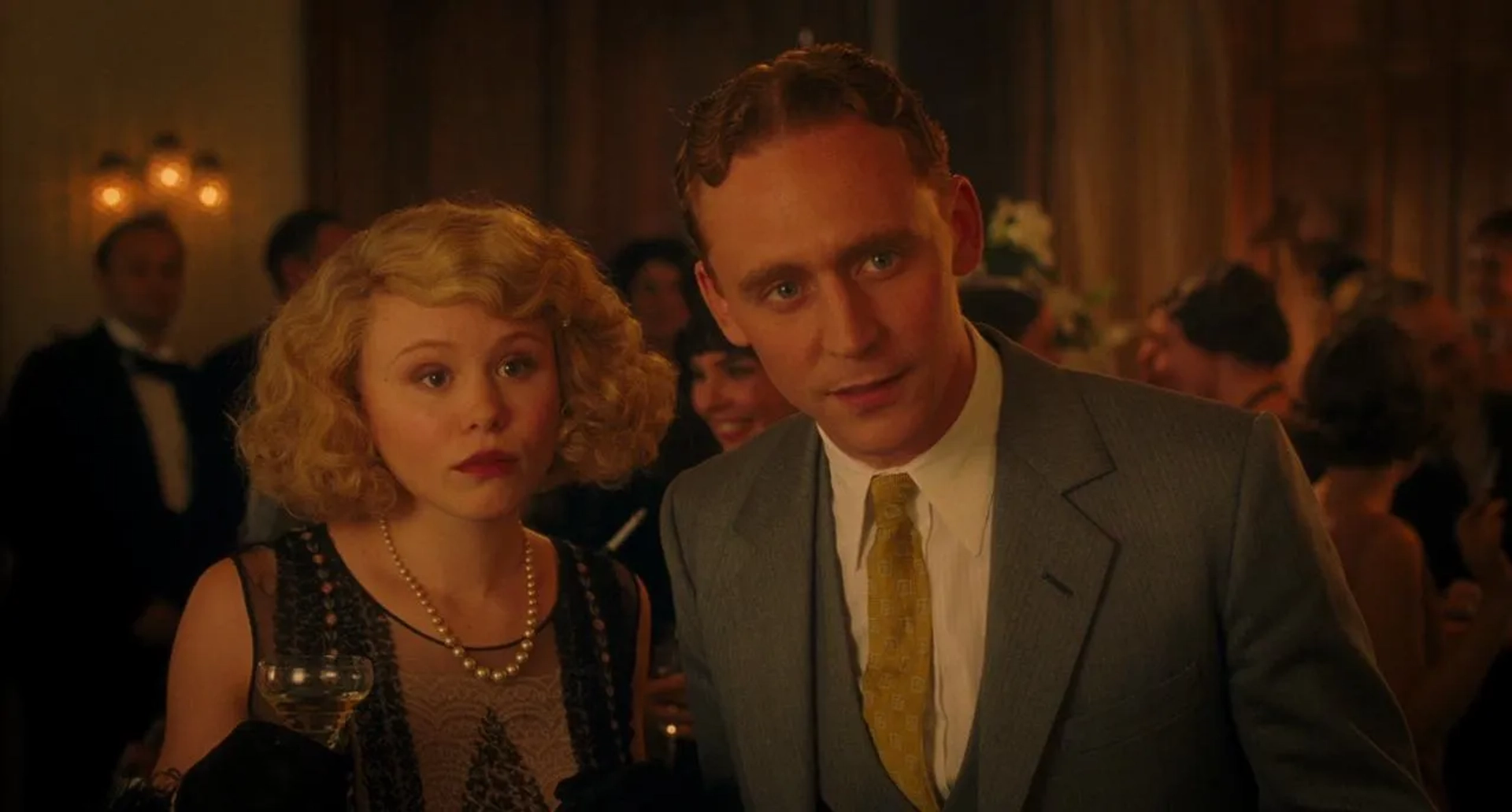 Alison Pill and Tom Hiddleston in Midnight in Paris (2011)