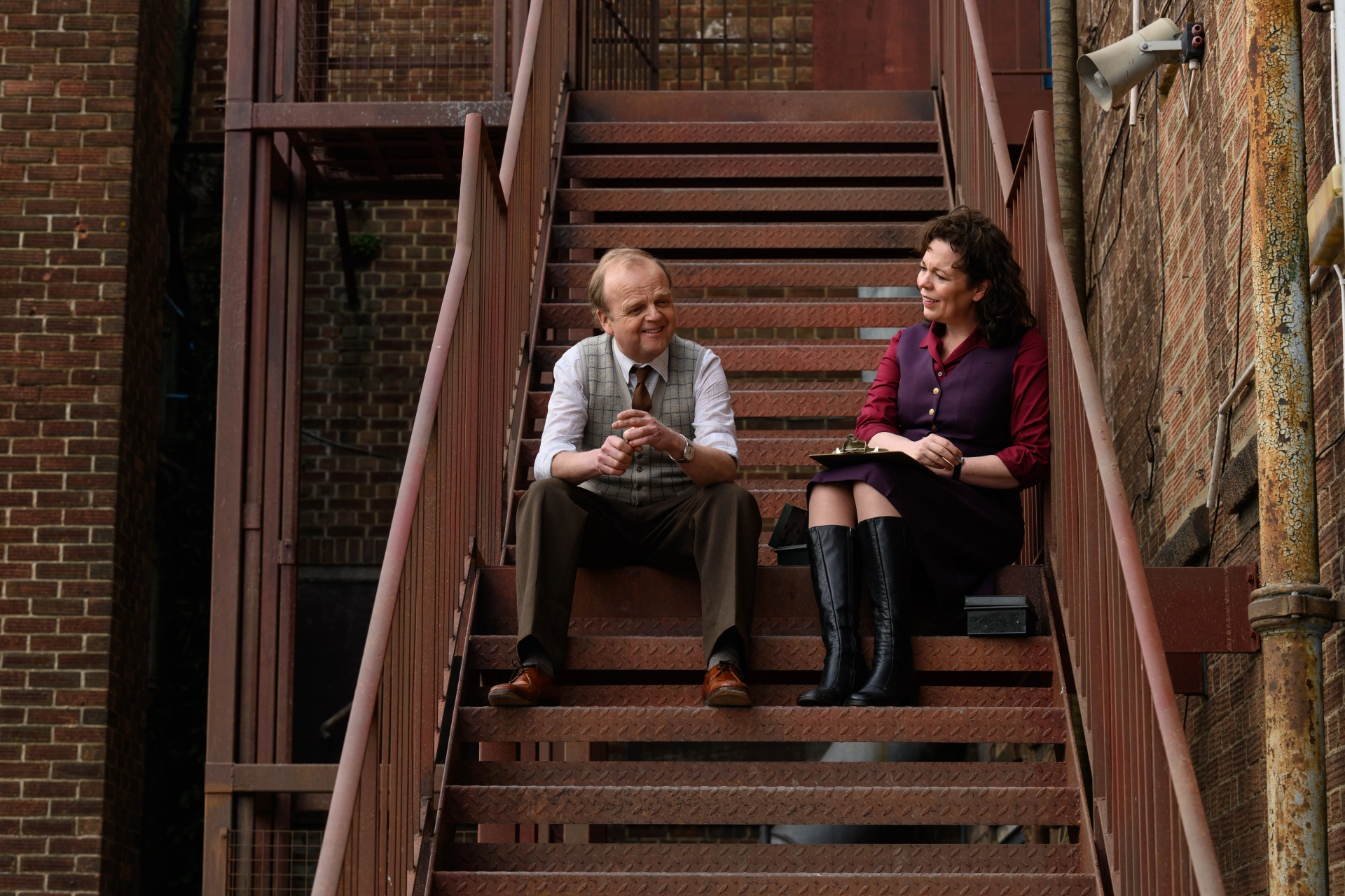 Toby Jones and Olivia Colman in Empire of Light (2022)