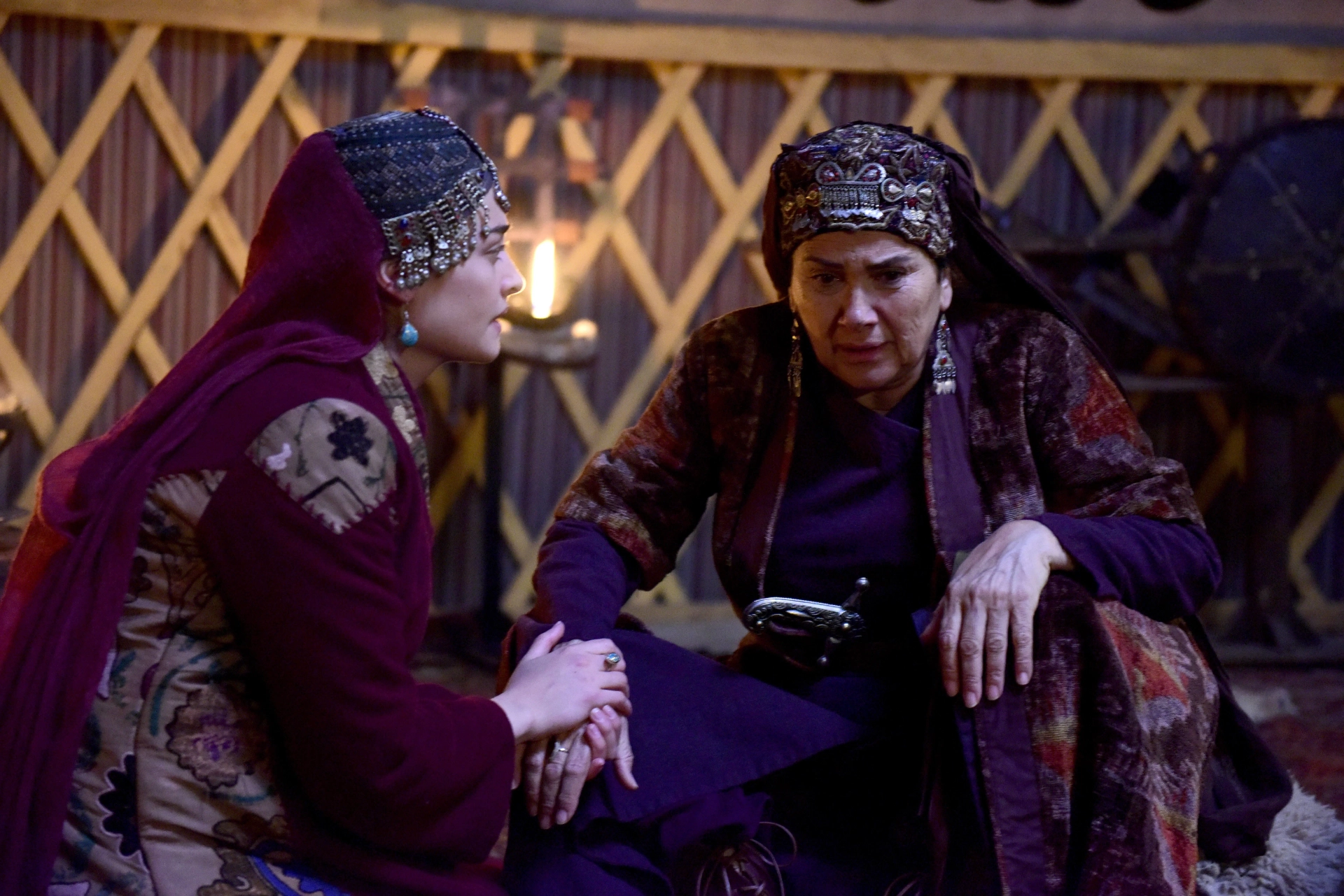 Hülya Darcan and Esra Bilgiç in Dirilis: Ertugrul (2014)