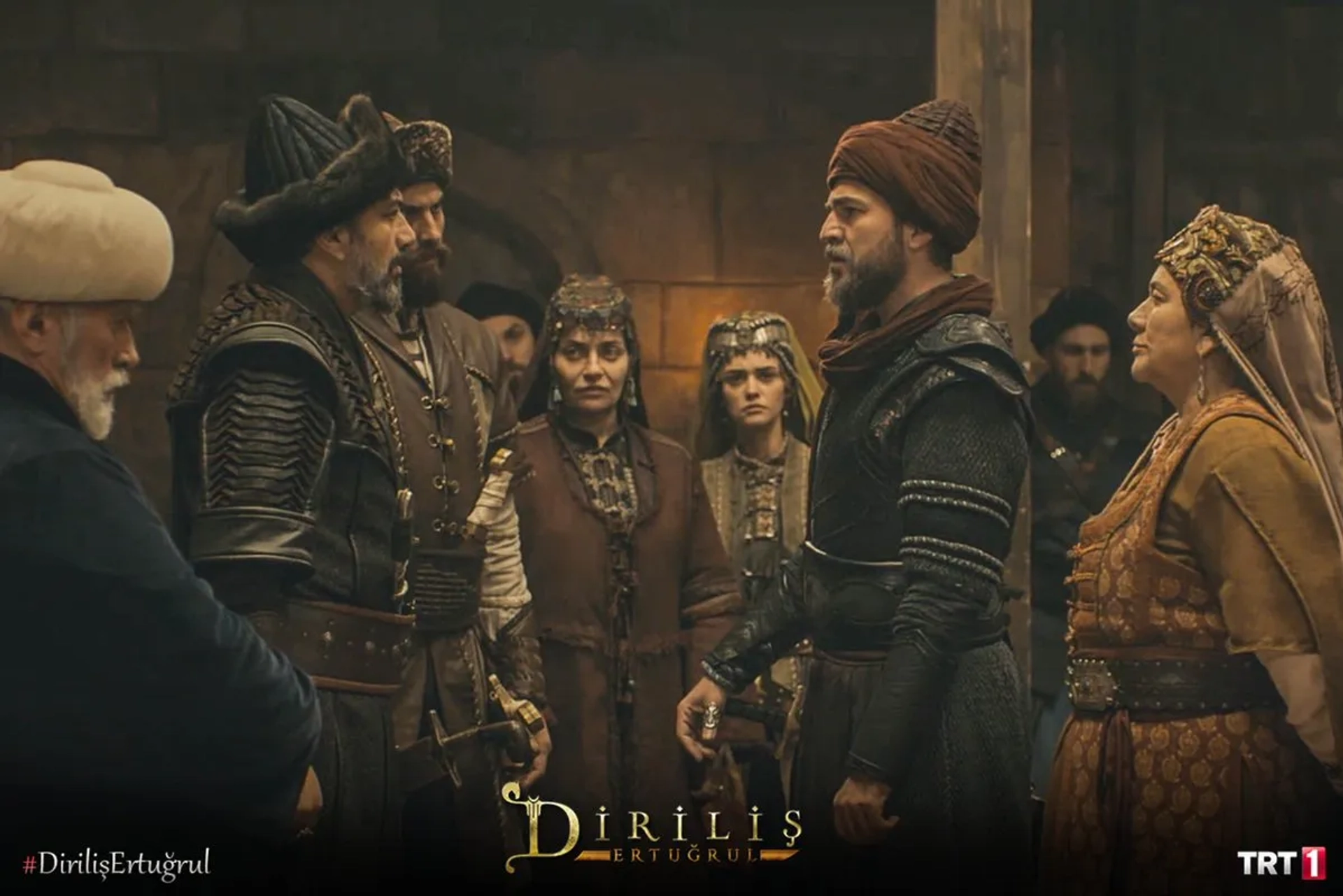 Hülya Darcan, Engin Altan Düzyatan, Didem Balçin, Ali Savasçi, Hande Soral, and Armagan Oguz in Dirilis: Ertugrul (2014)