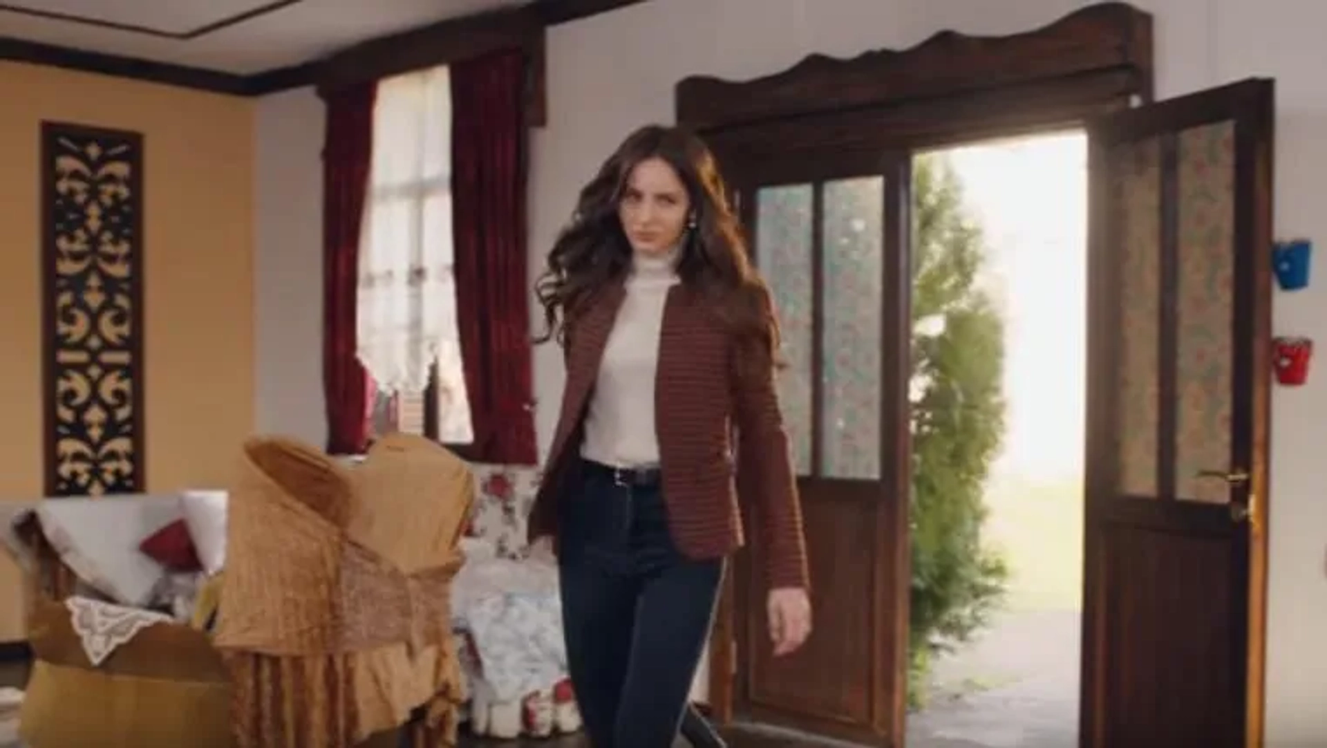 Jessica May in Yeni Gelin: Episode #2.35 (2018)