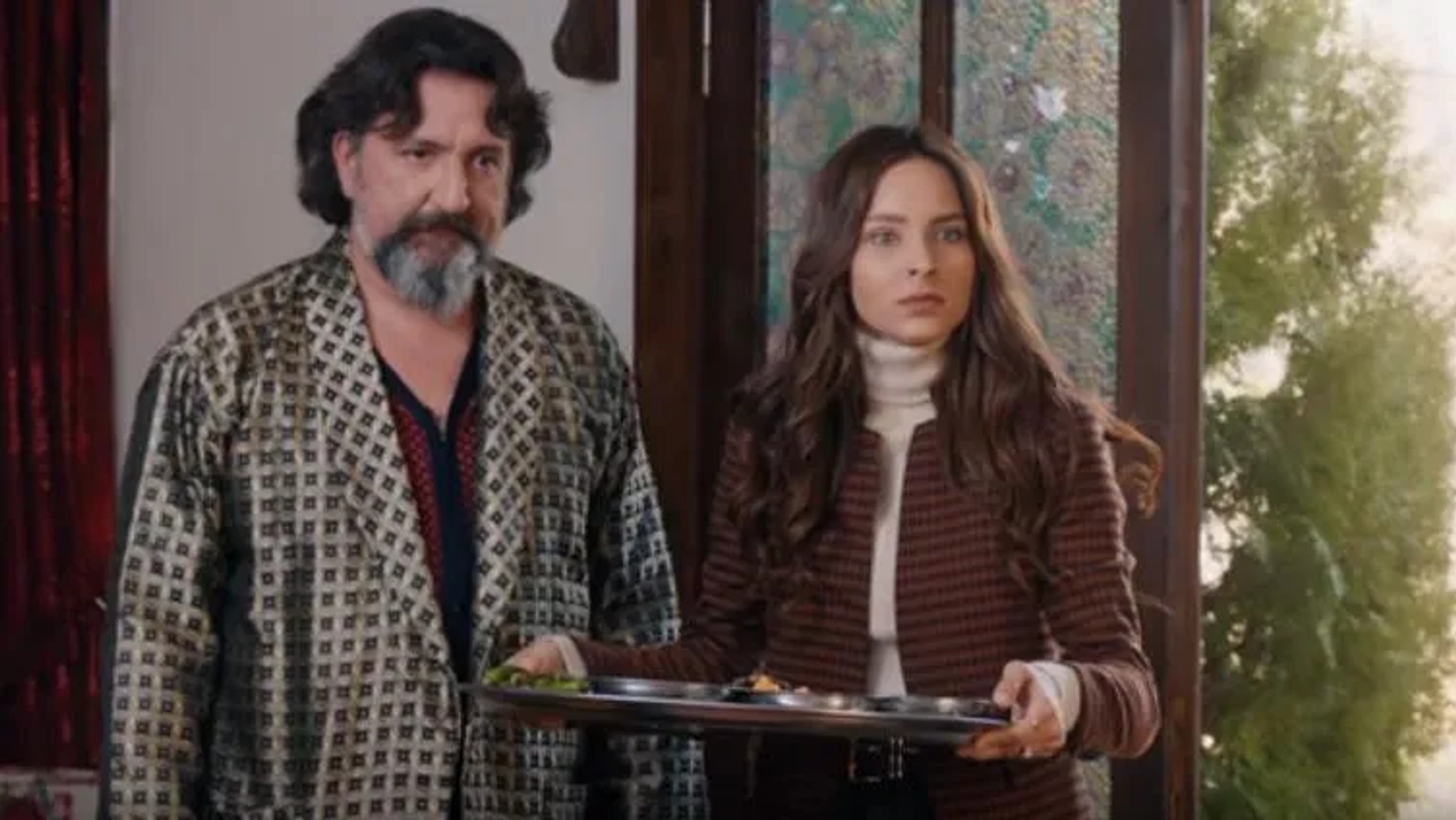 Mustafa Avkiran, Lale Basar, Renan Bilek, and Jessica May in Yeni Gelin: Episode #2.35 (2018)