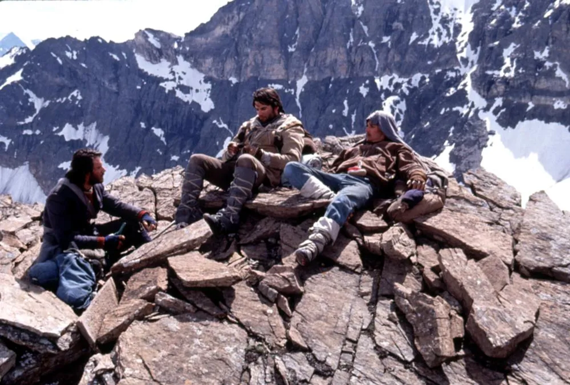 Ethan Hawke, Josh Hamilton, and John Newton in Alive (1993)