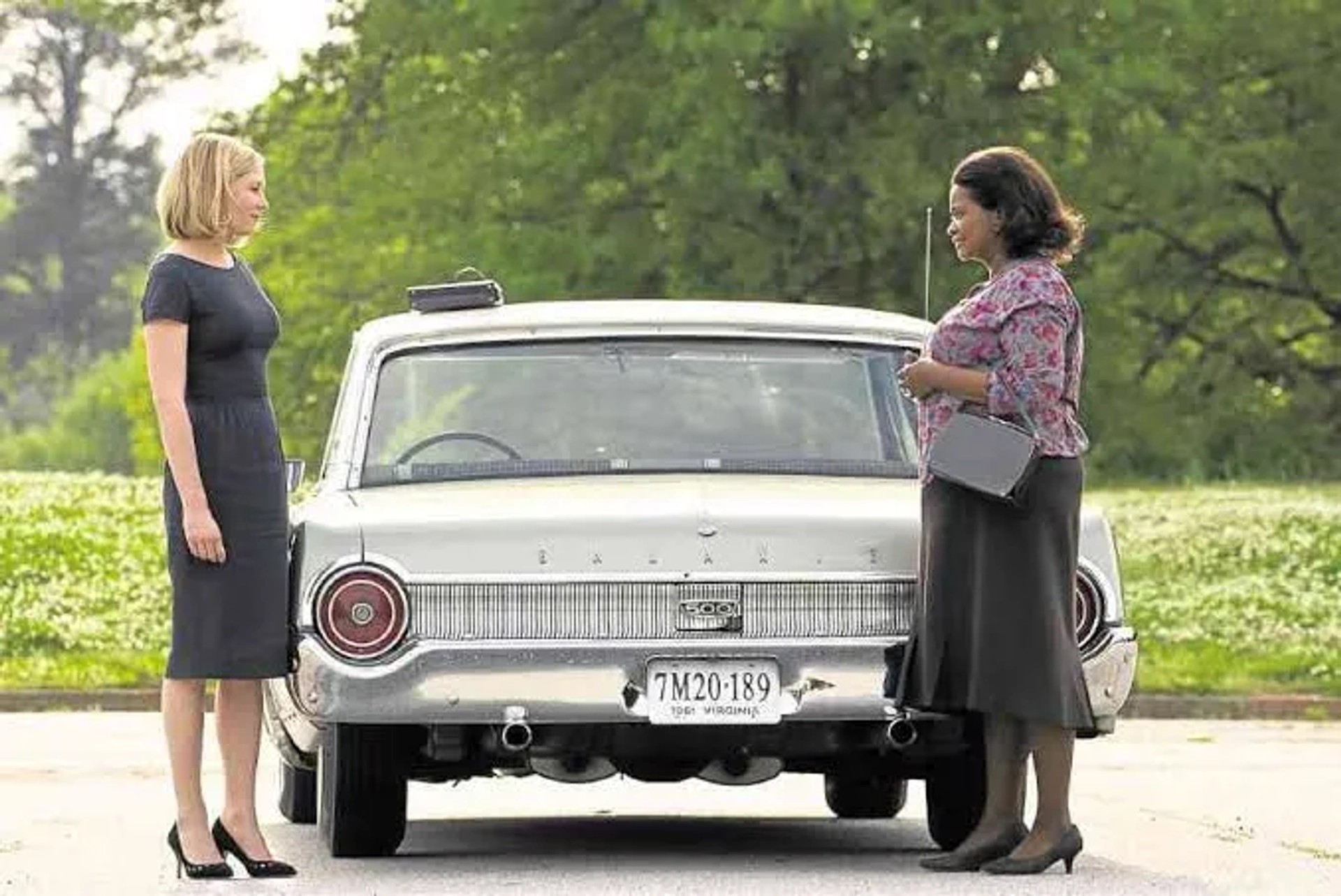 Kirsten Dunst and Octavia Spencer in Hidden Figures (2016)