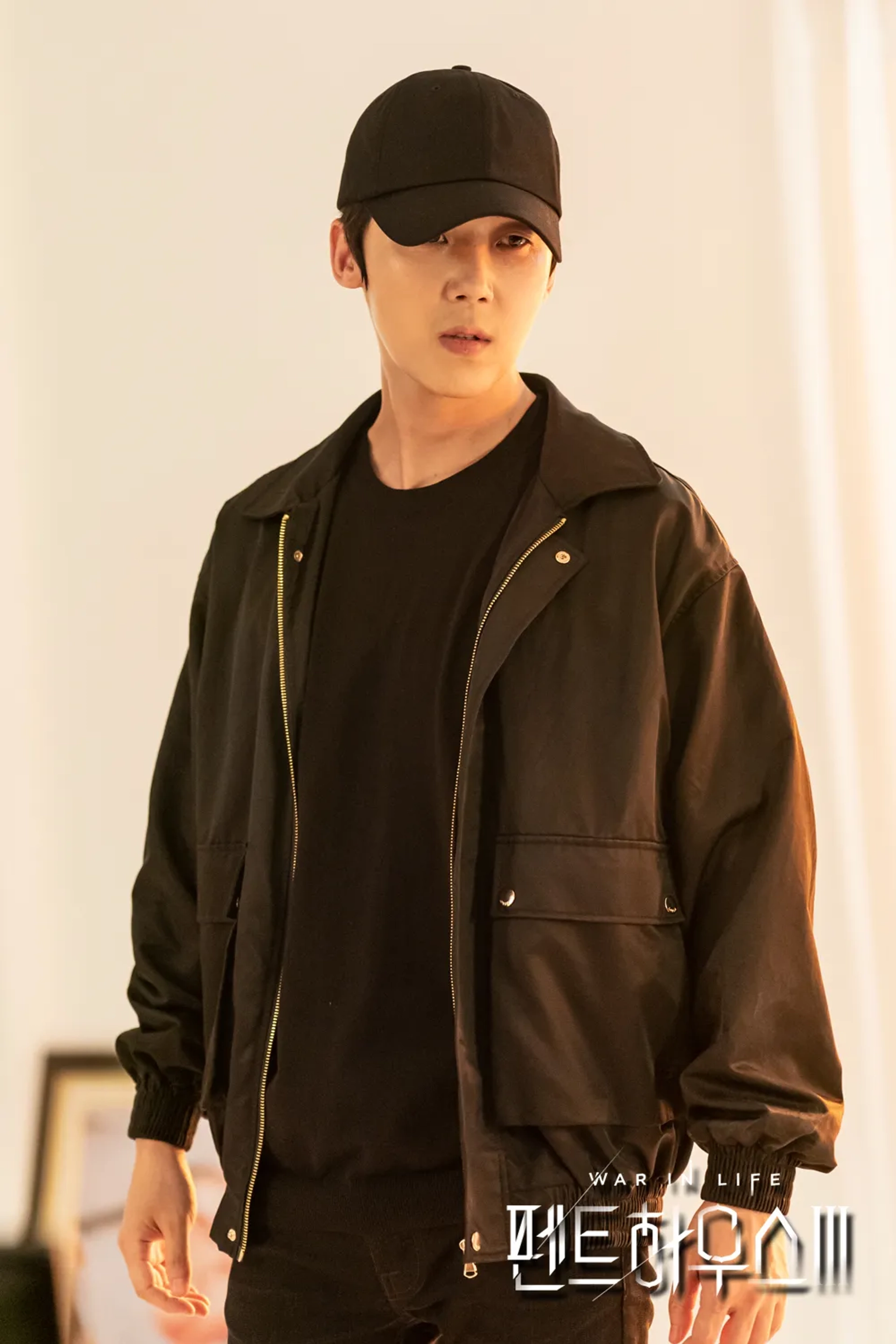 Jong-Hoon Yoon in The Penthouse: War in Life (2020)