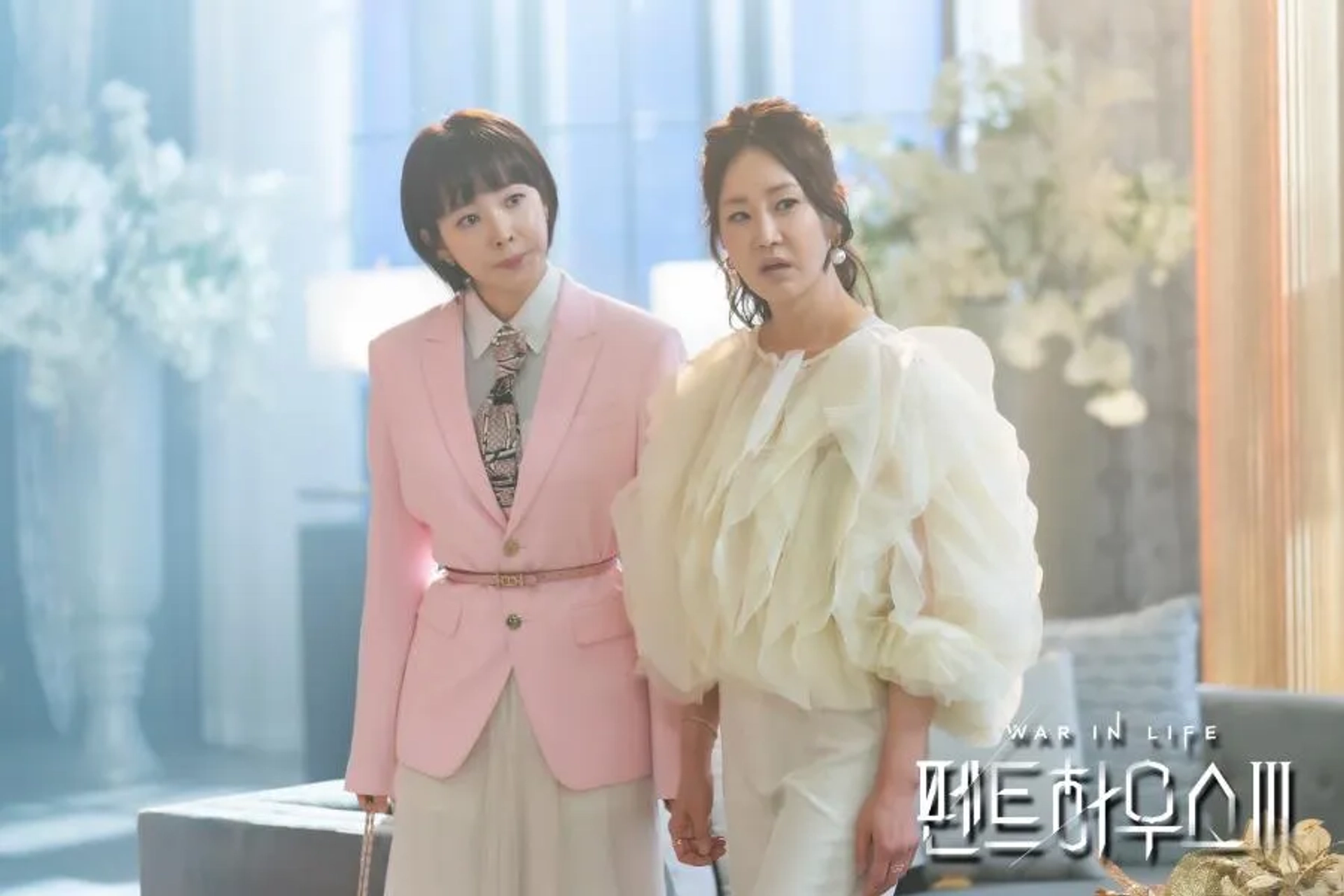 Eun-Kyung Shin and Joo-Hee Yoon in The Penthouse: War in Life (2020)