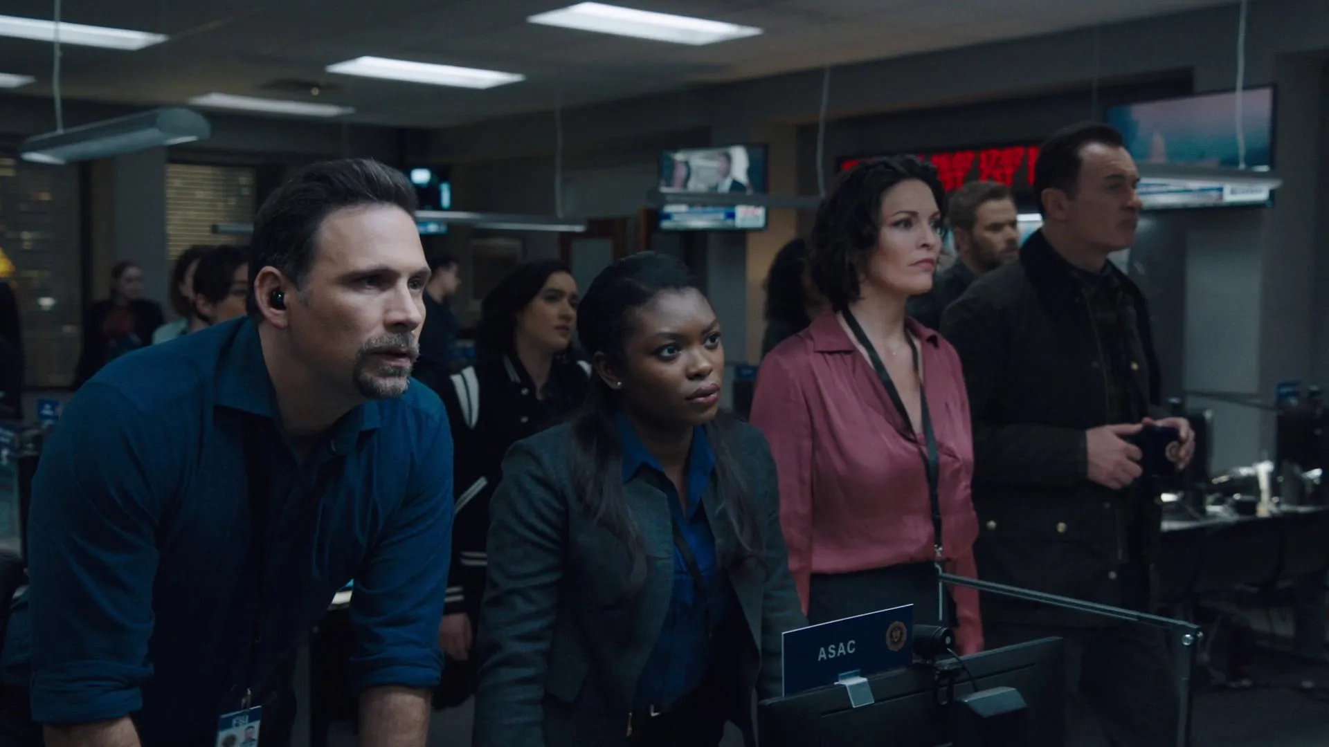 Jeremy Sisto, Julian McMahon, Alana De La Garza, Keisha Castle-Hughes, Kellan Lutz, and Ebonee Noel in FBI: American Dreams (2020)