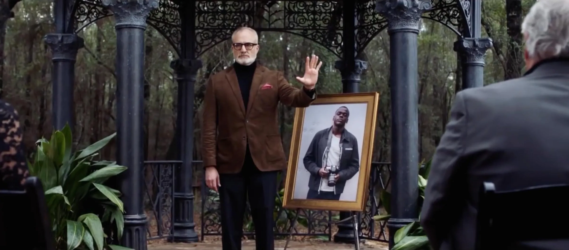 Bradley Whitford and Daniel Kaluuya in Get Out (2017)