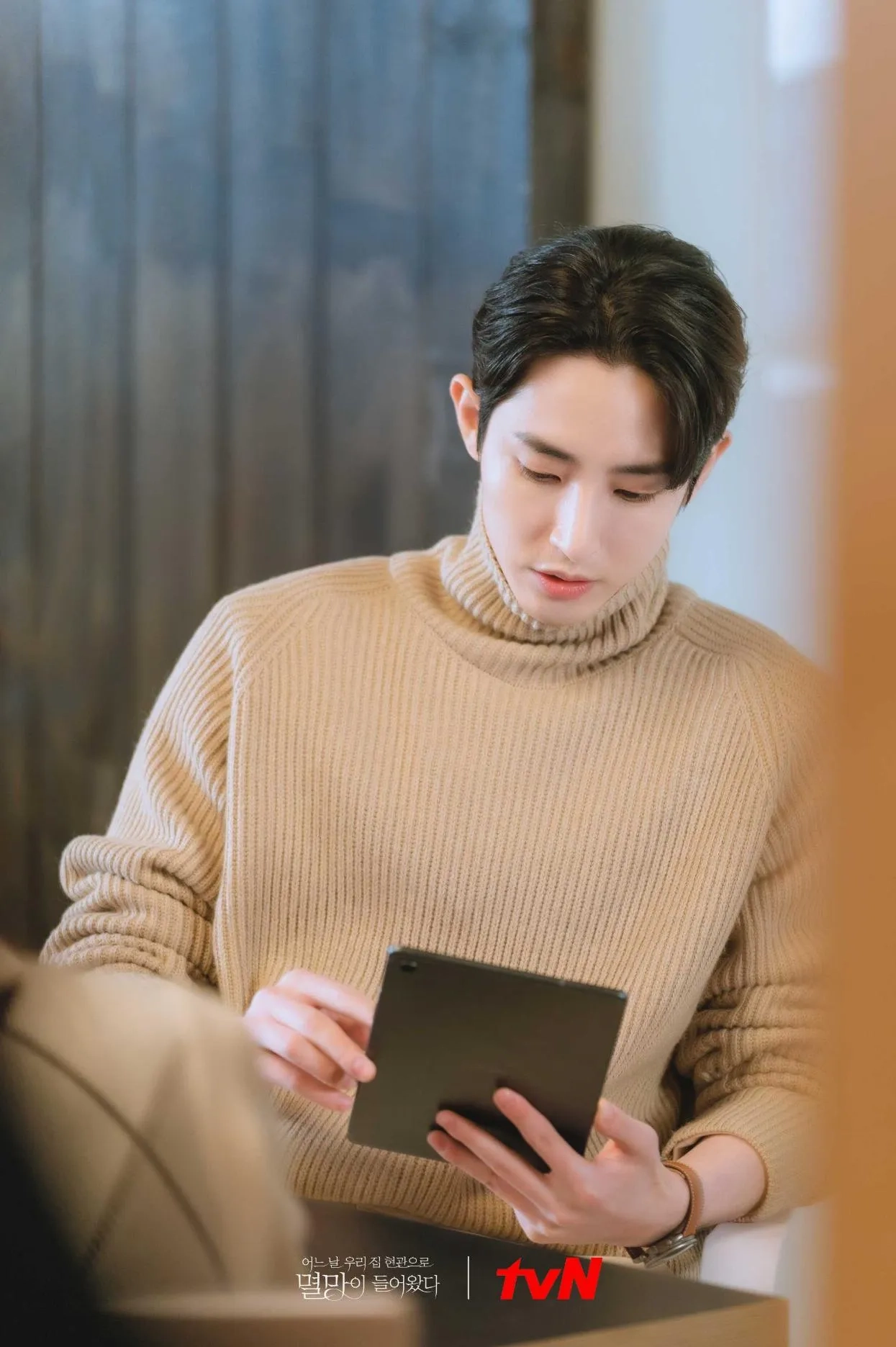 Lee Soo-hyuk in Doom at Your Service (2021)