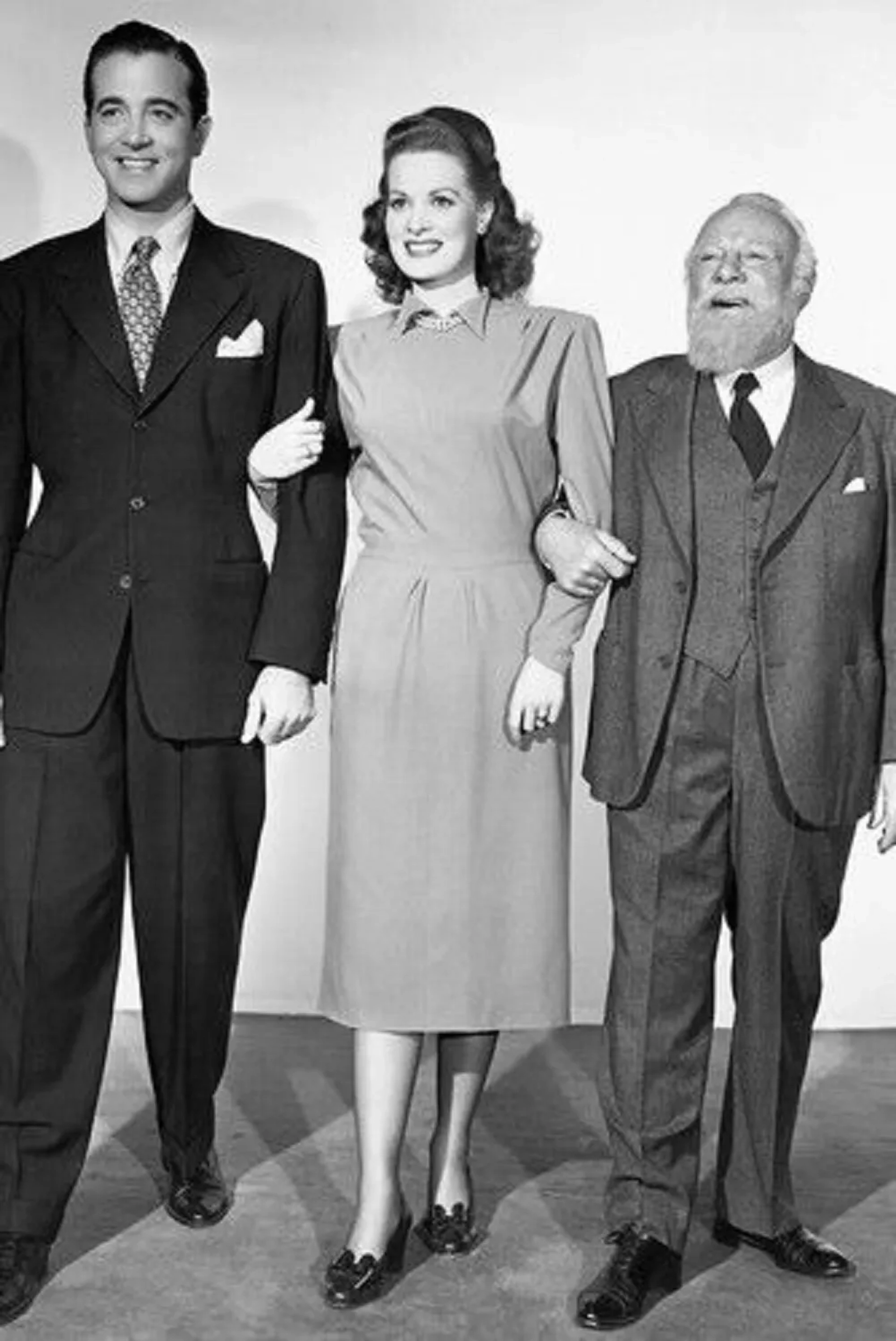 Maureen O'Hara, Edmund Gwenn, and John Payne in Miracle on 34th Street (1947)