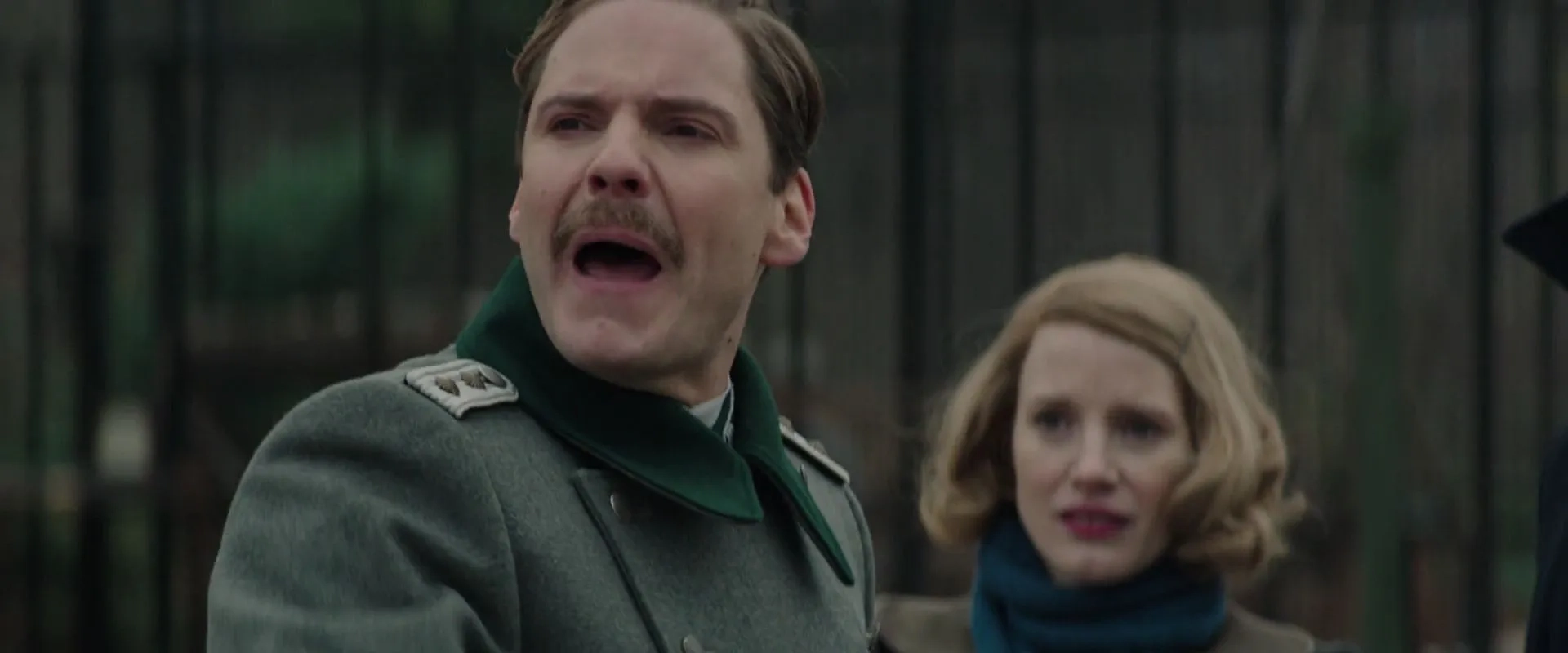 Daniel Brühl and Jessica Chastain in The Zookeeper's Wife (2017)