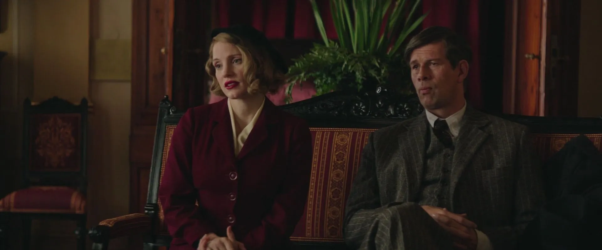 Johan Heldenbergh and Jessica Chastain in The Zookeeper's Wife (2017)