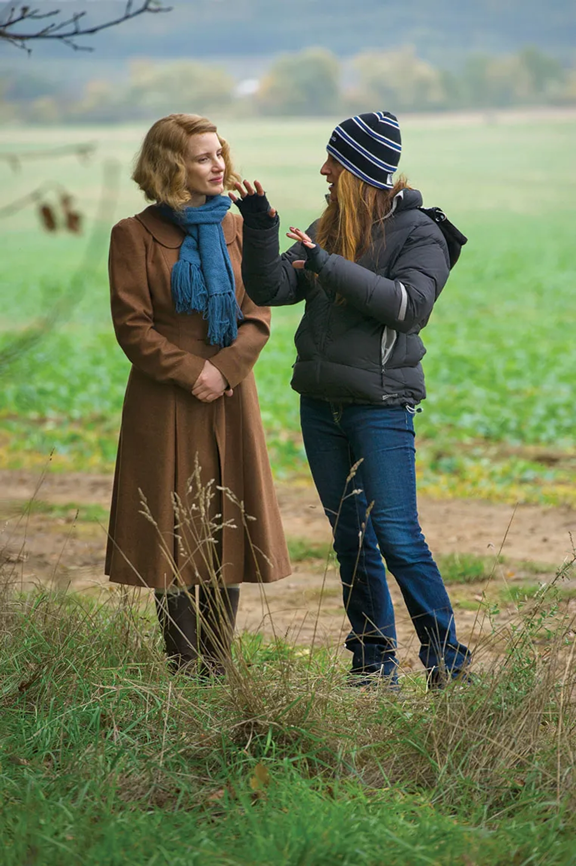 Niki Caro and Jessica Chastain in The Zookeeper's Wife (2017)