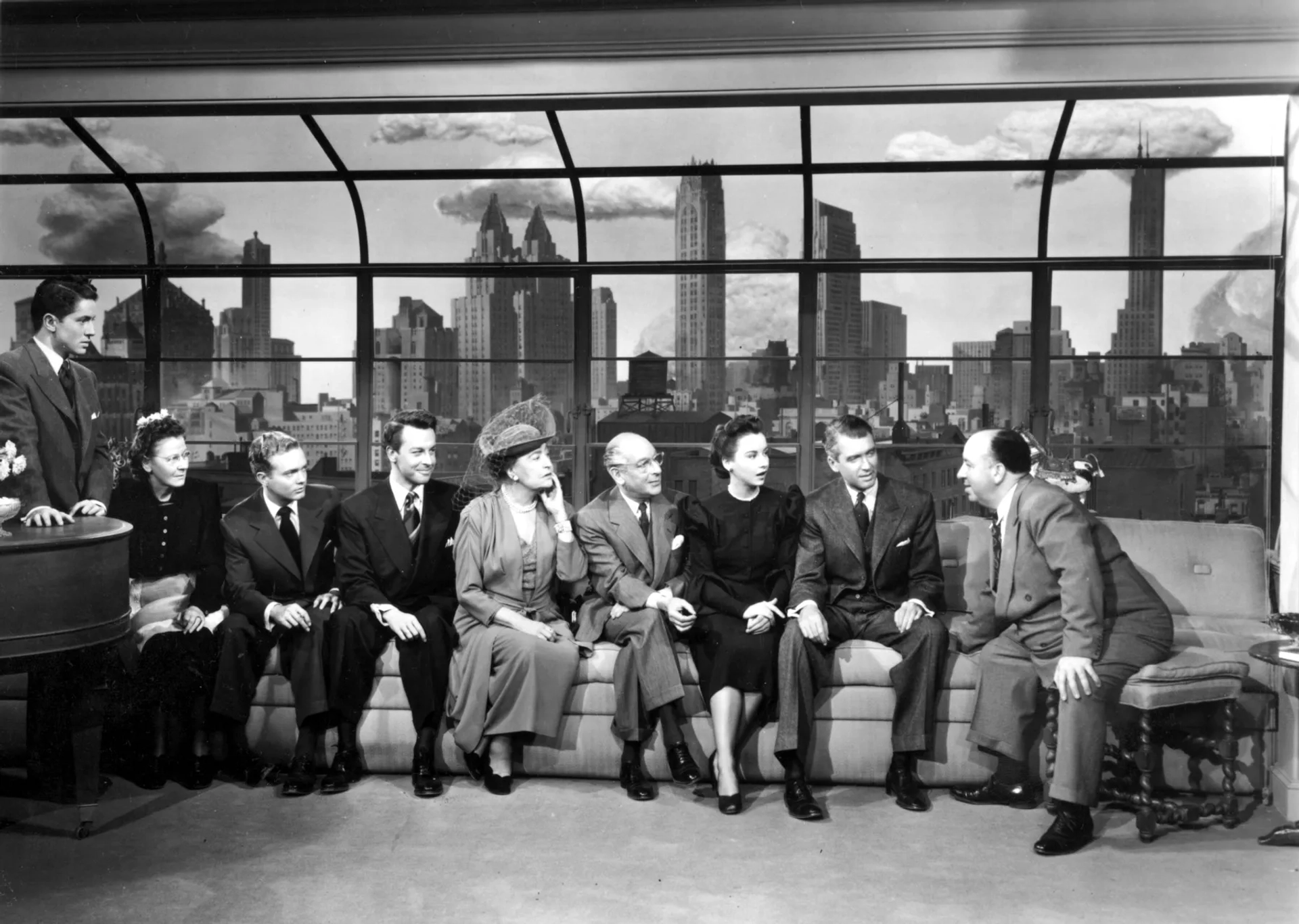 Alfred Hitchcock, James Stewart, Joan Chandler, Constance Collier, John Dall, Douglas Dick, Edith Evanson, Farley Granger, and Cedric Hardwicke in Rope (1948)