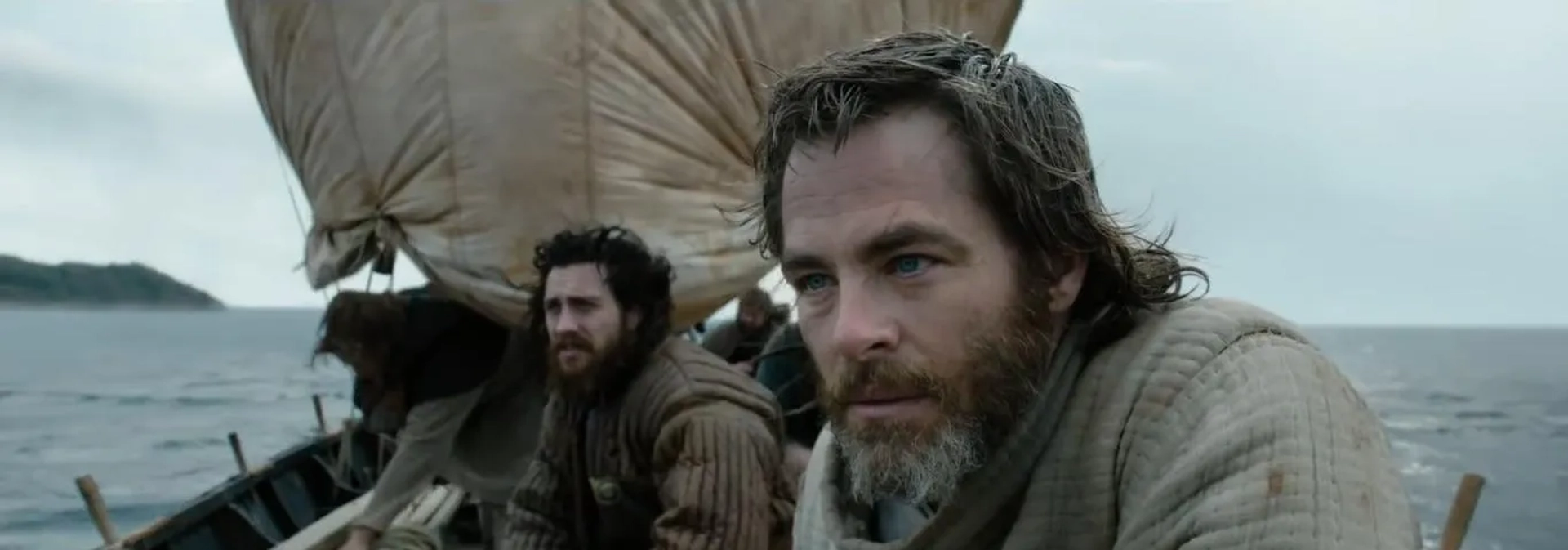 Aaron Taylor-Johnson and Chris Pine in Outlaw King (2018)