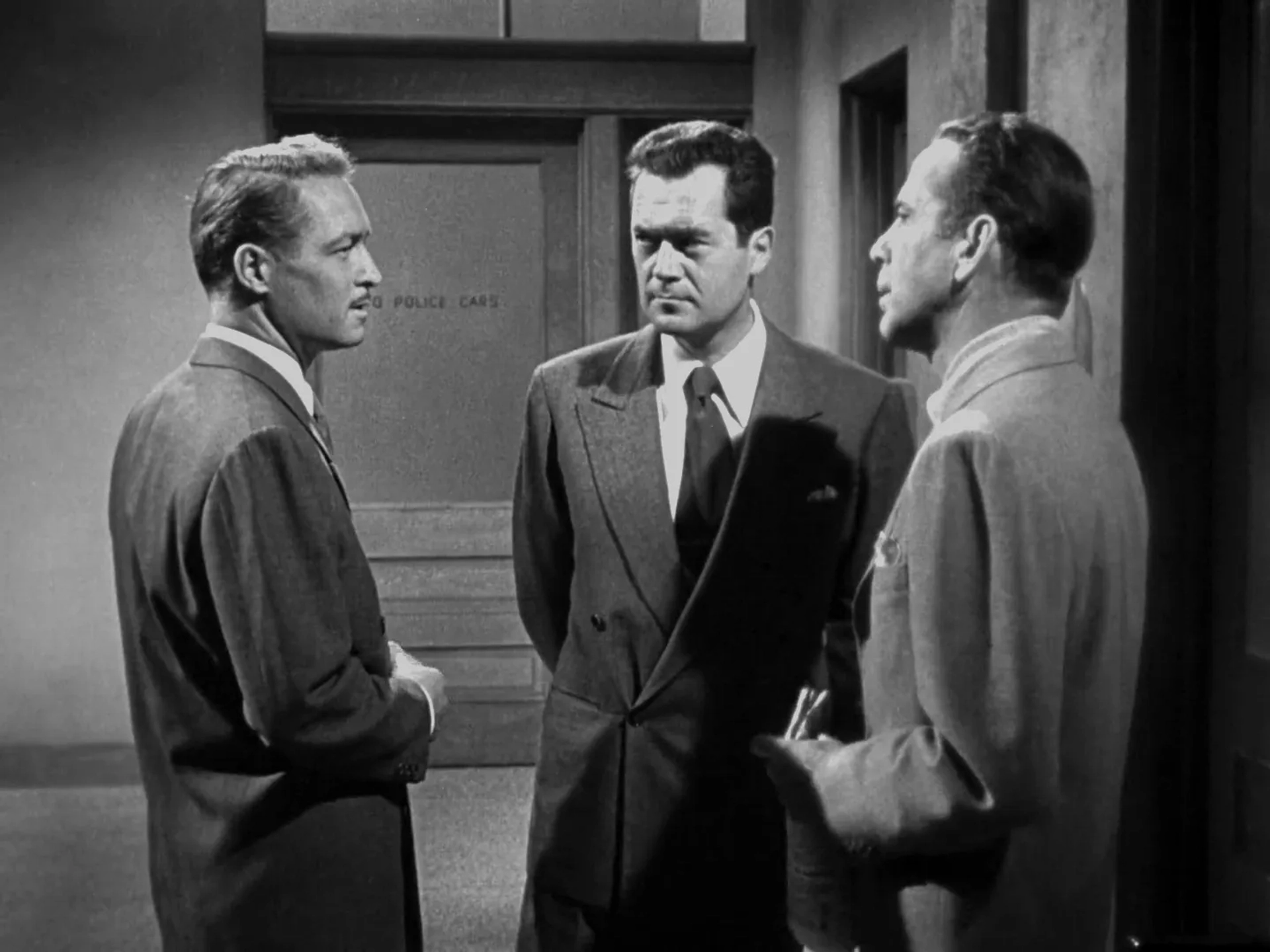 Humphrey Bogart, Frank Lovejoy, and Jack Reynolds in In a Lonely Place (1950)