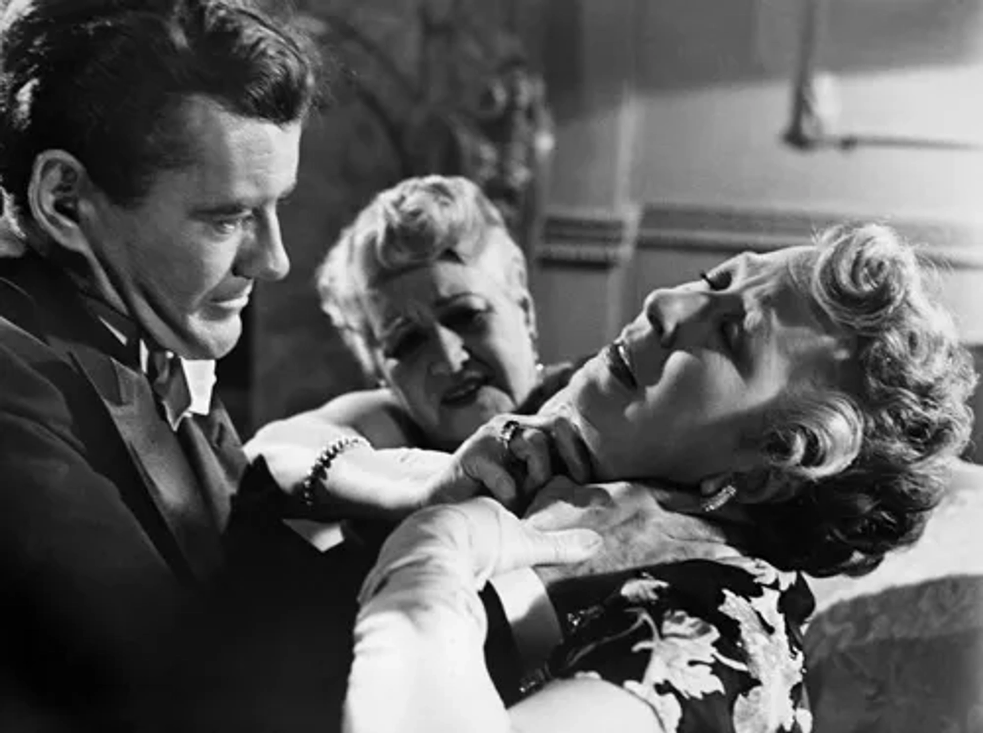 Laura Treadwell, Norma Varden, and Robert Walker in Strangers on a Train (1951)