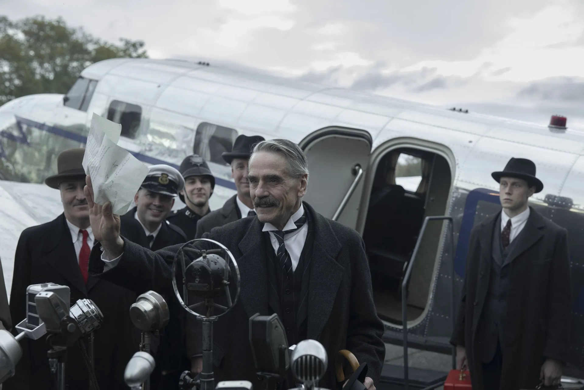 Jeremy Irons and George MacKay in Munich: The Edge of War (2021)