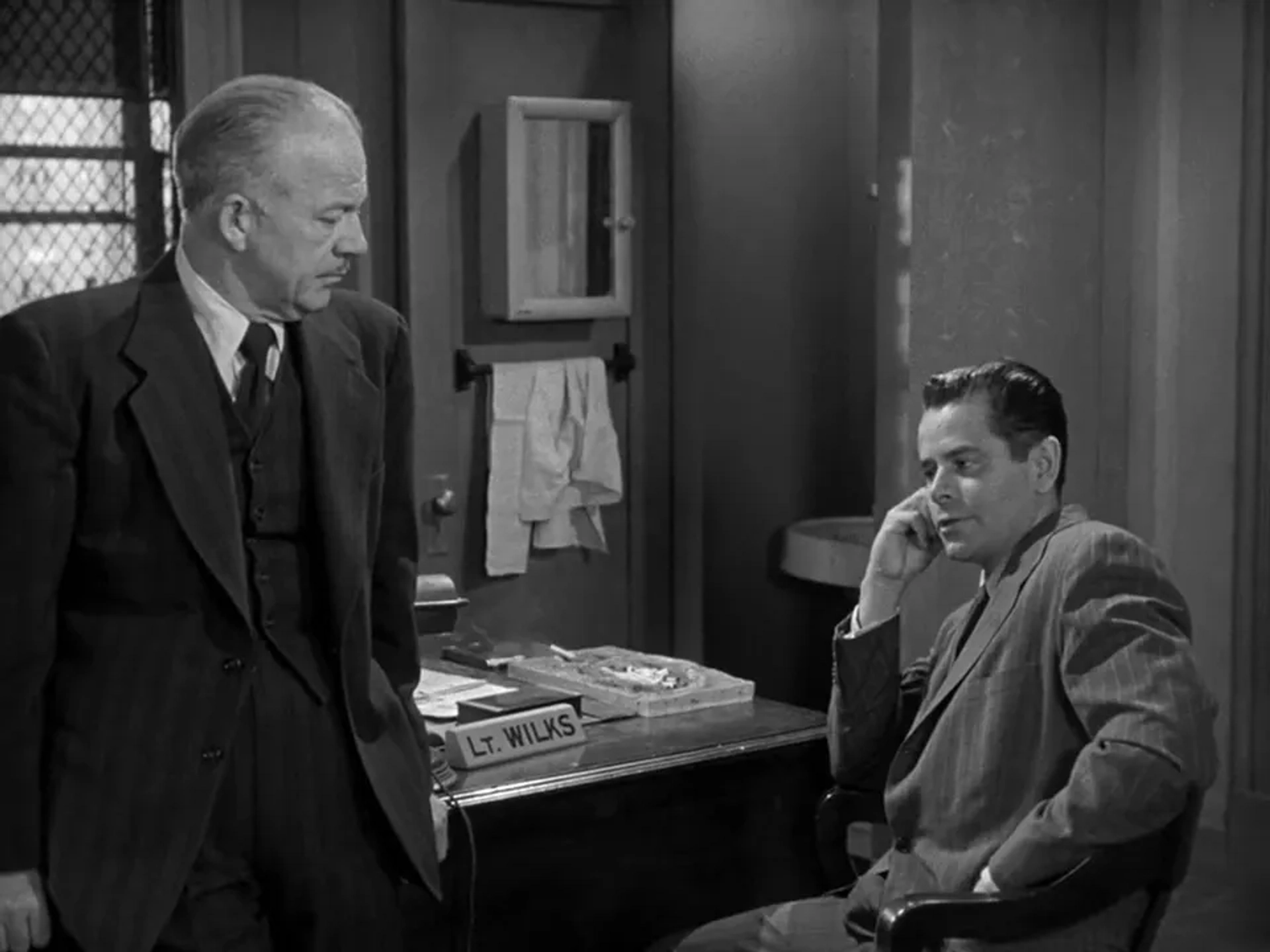 Glenn Ford and Willis Bouchey in The Big Heat (1953)