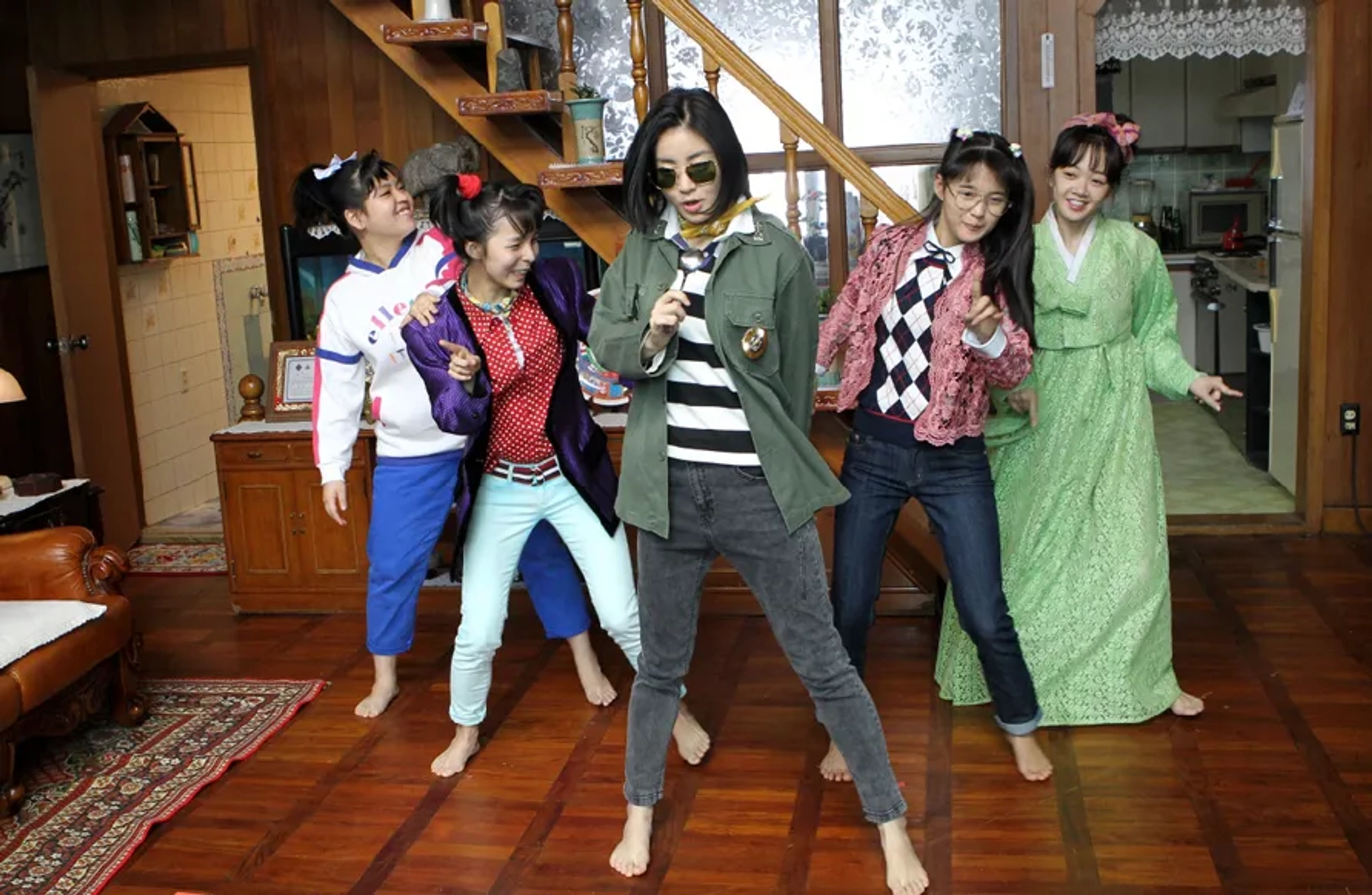 Min-yeong Kim, Kang So-ra, Park Jin-joo, Bo-mi Kim, and Bo-ra Nam in Sunny (2011)