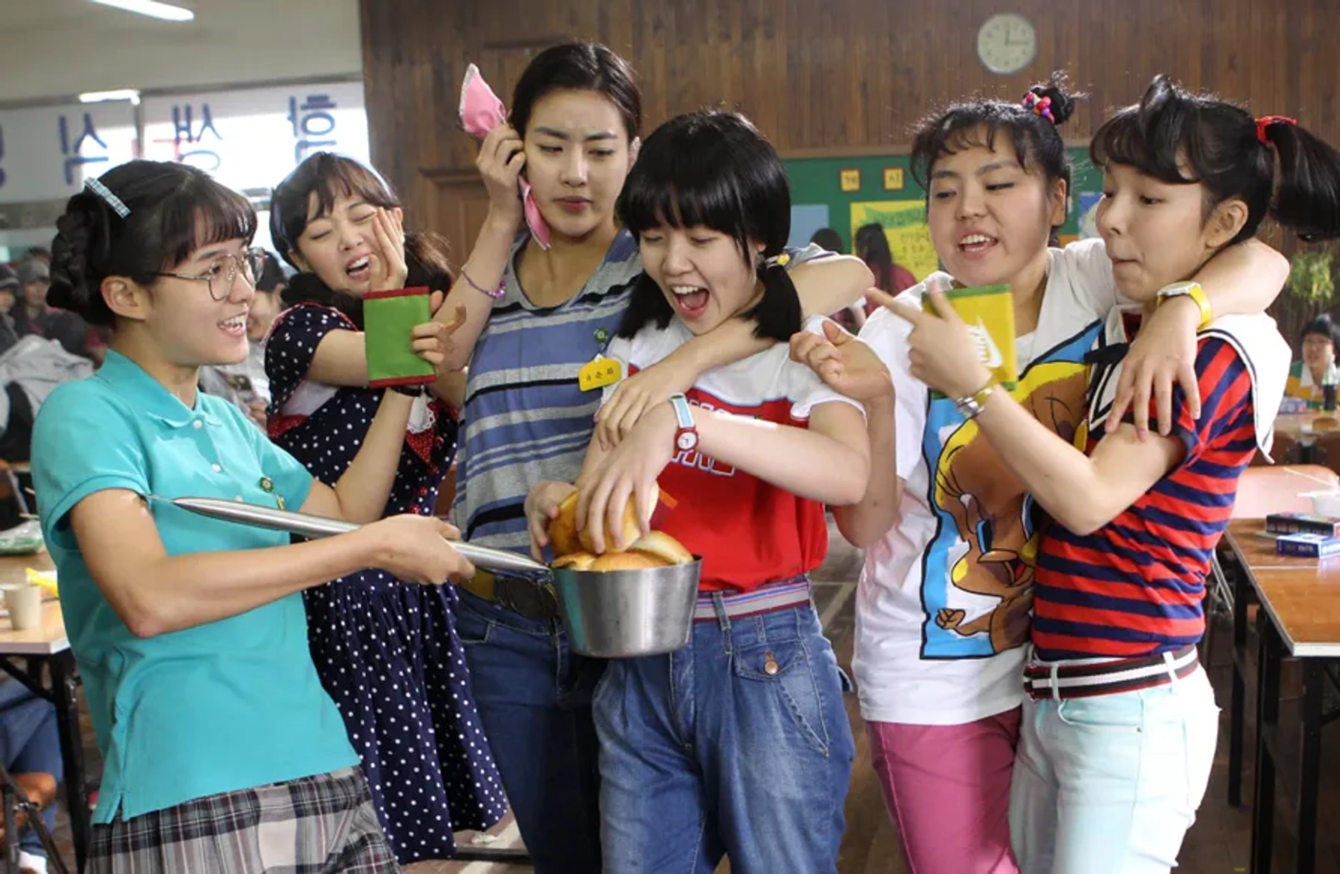 Shim Eun-kyung, Min-yeong Kim, Kang So-ra, Park Jin-joo, Bo-mi Kim, and Bo-ra Nam in Sunny (2011)