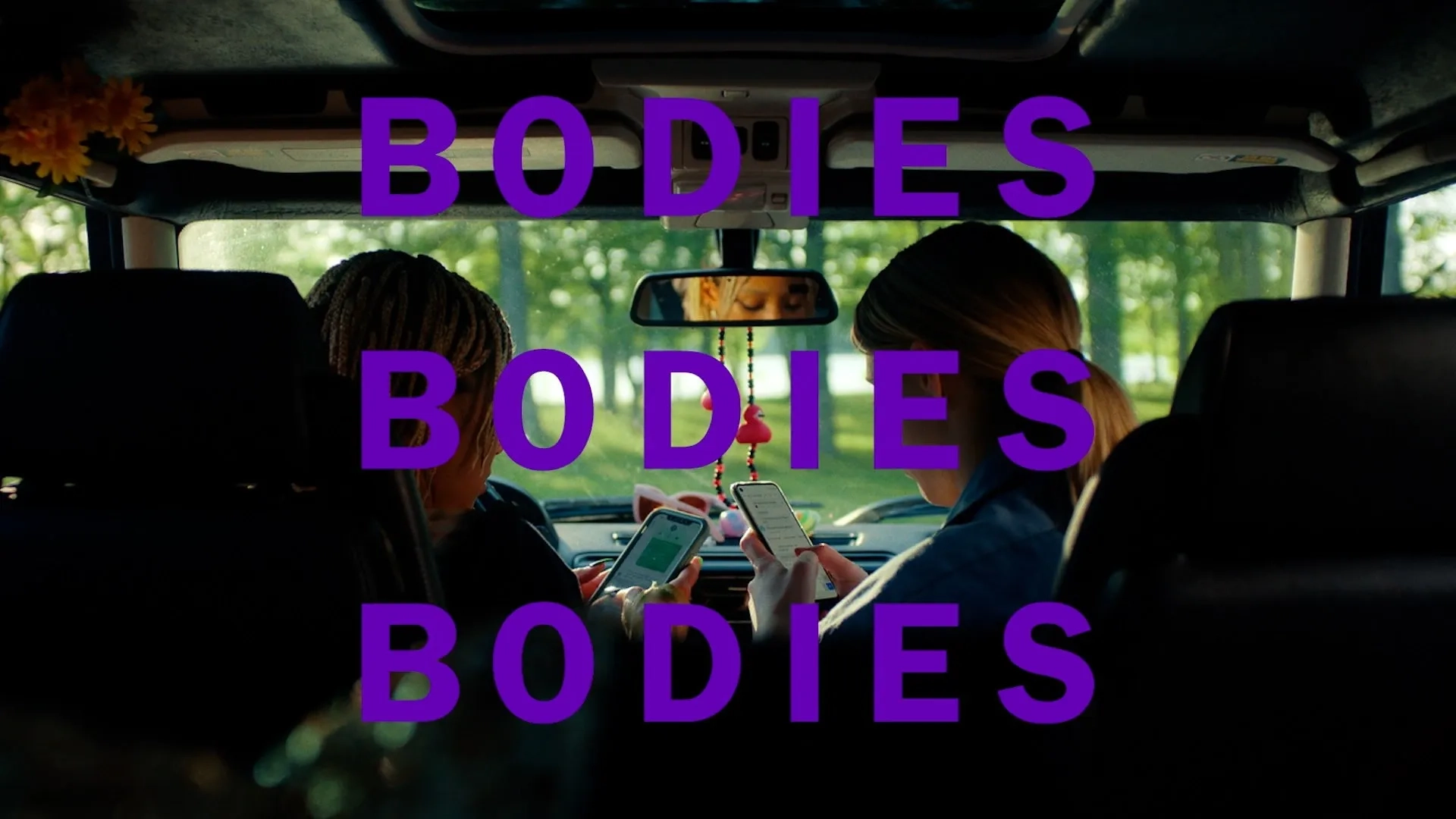 Amandla Stenberg and Maria Bakalova in Bodies Bodies Bodies (2022)