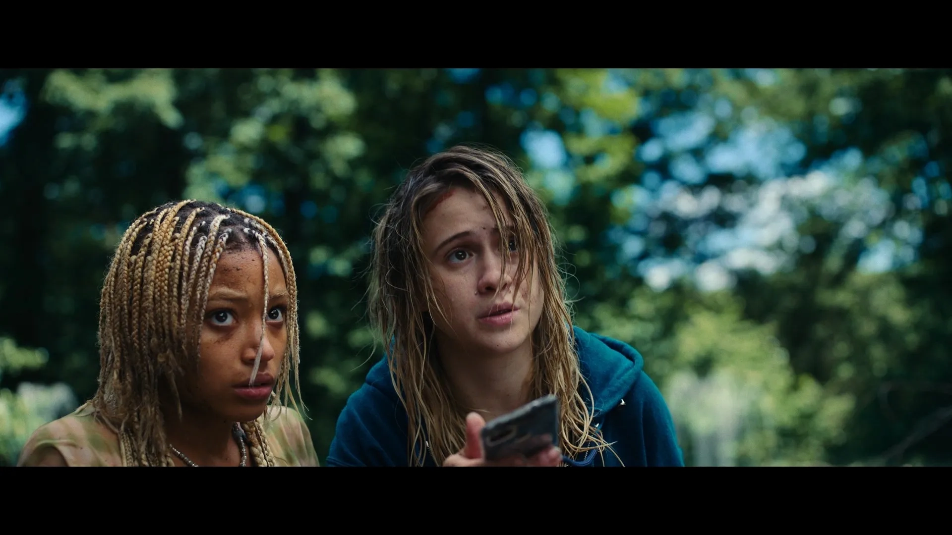 Amandla Stenberg and Maria Bakalova in Bodies Bodies Bodies (2022)