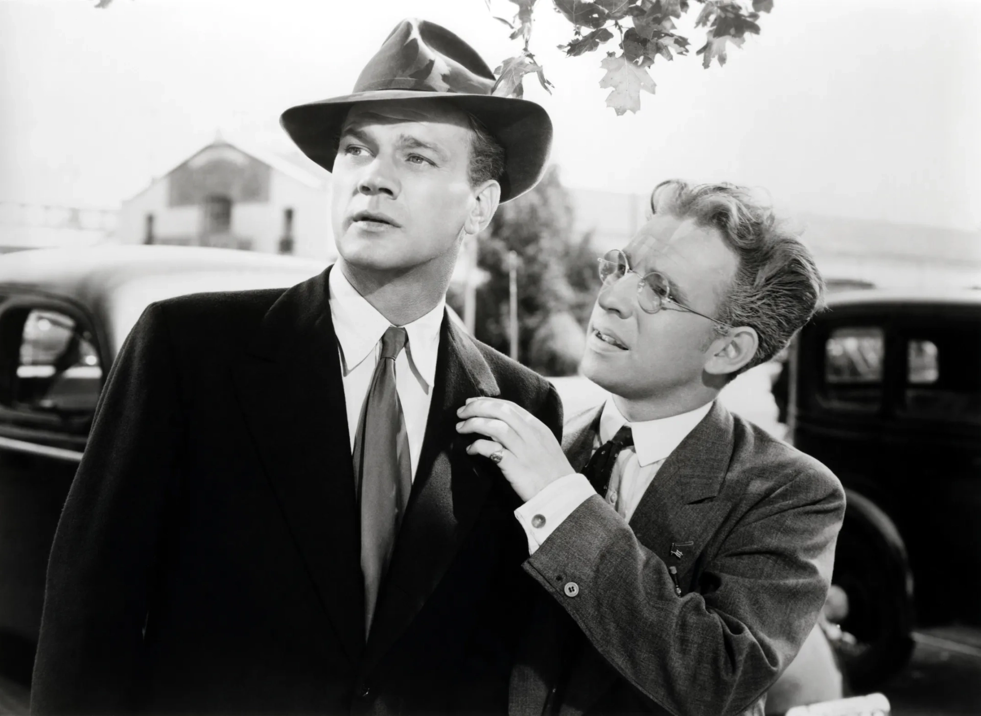 Joseph Cotten and Hume Cronyn in Shadow of a Doubt (1943)