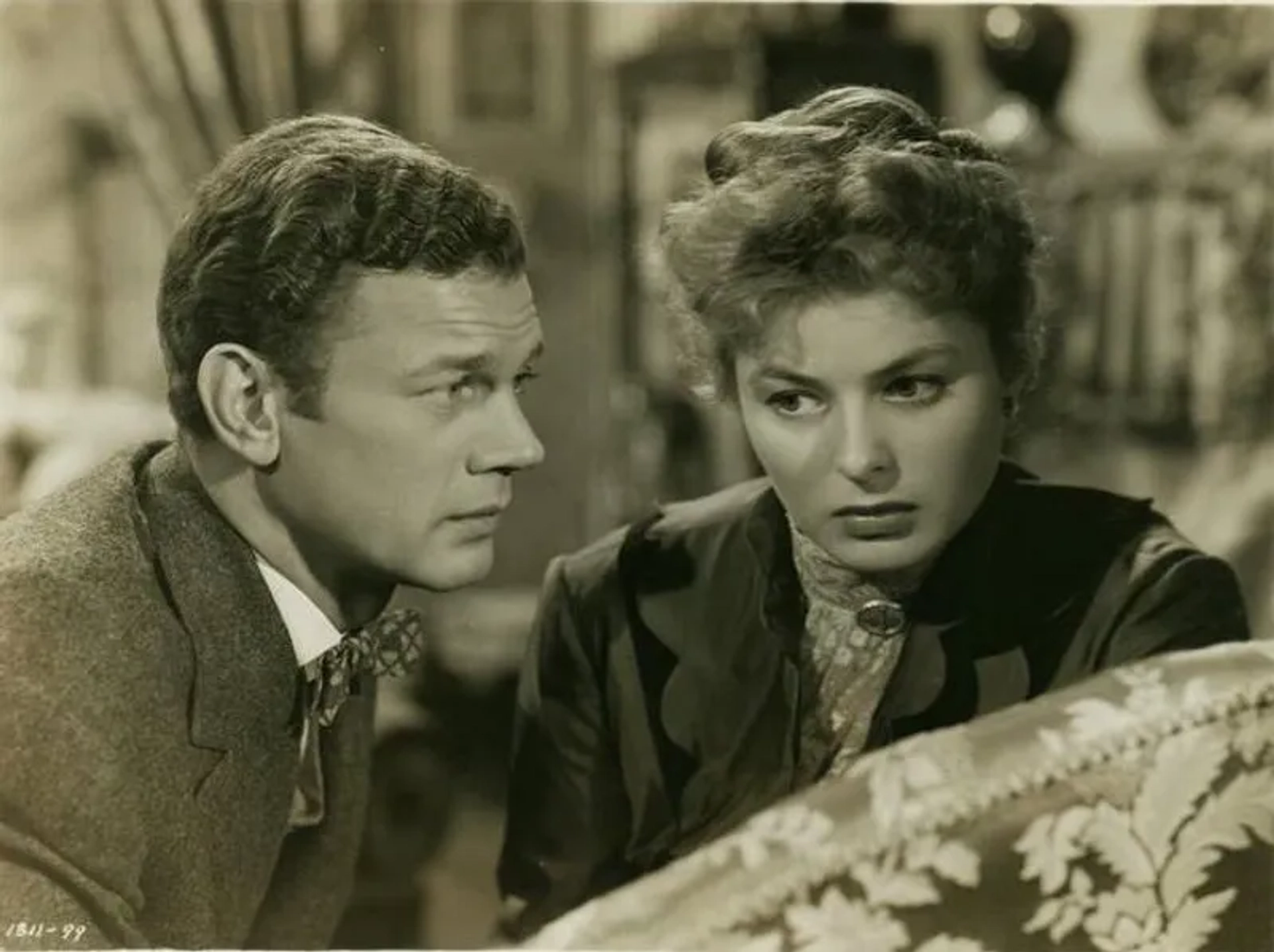 Ingrid Bergman and Joseph Cotten in Gaslight (1944)