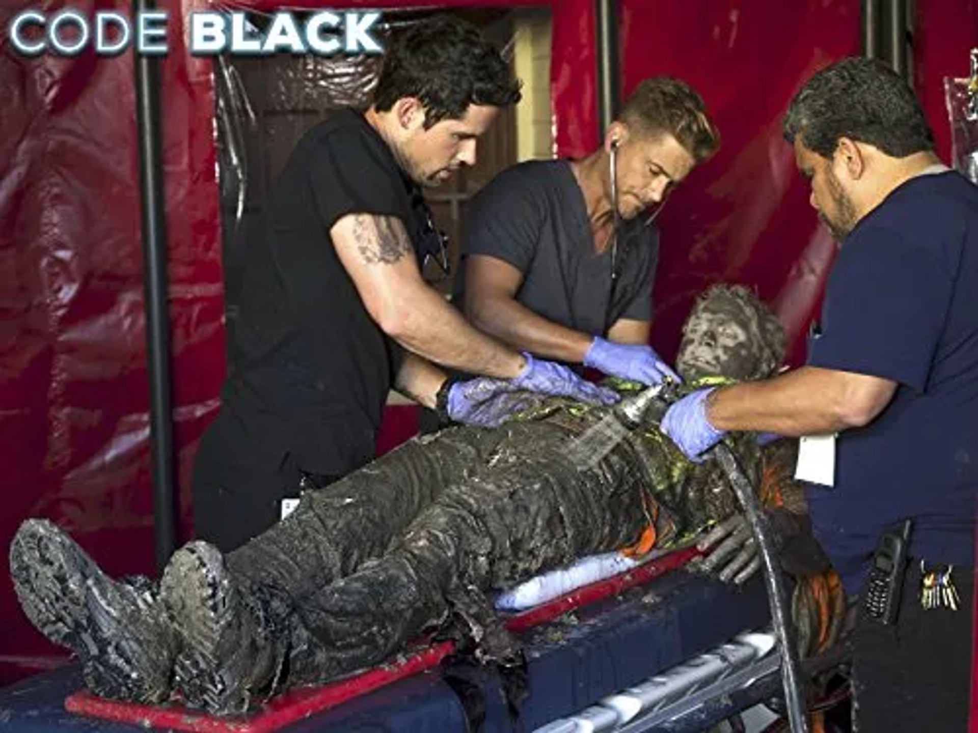 Rob Lowe, Luis Guzmán, and Benjamin Hollingsworth in Code Black (2015)