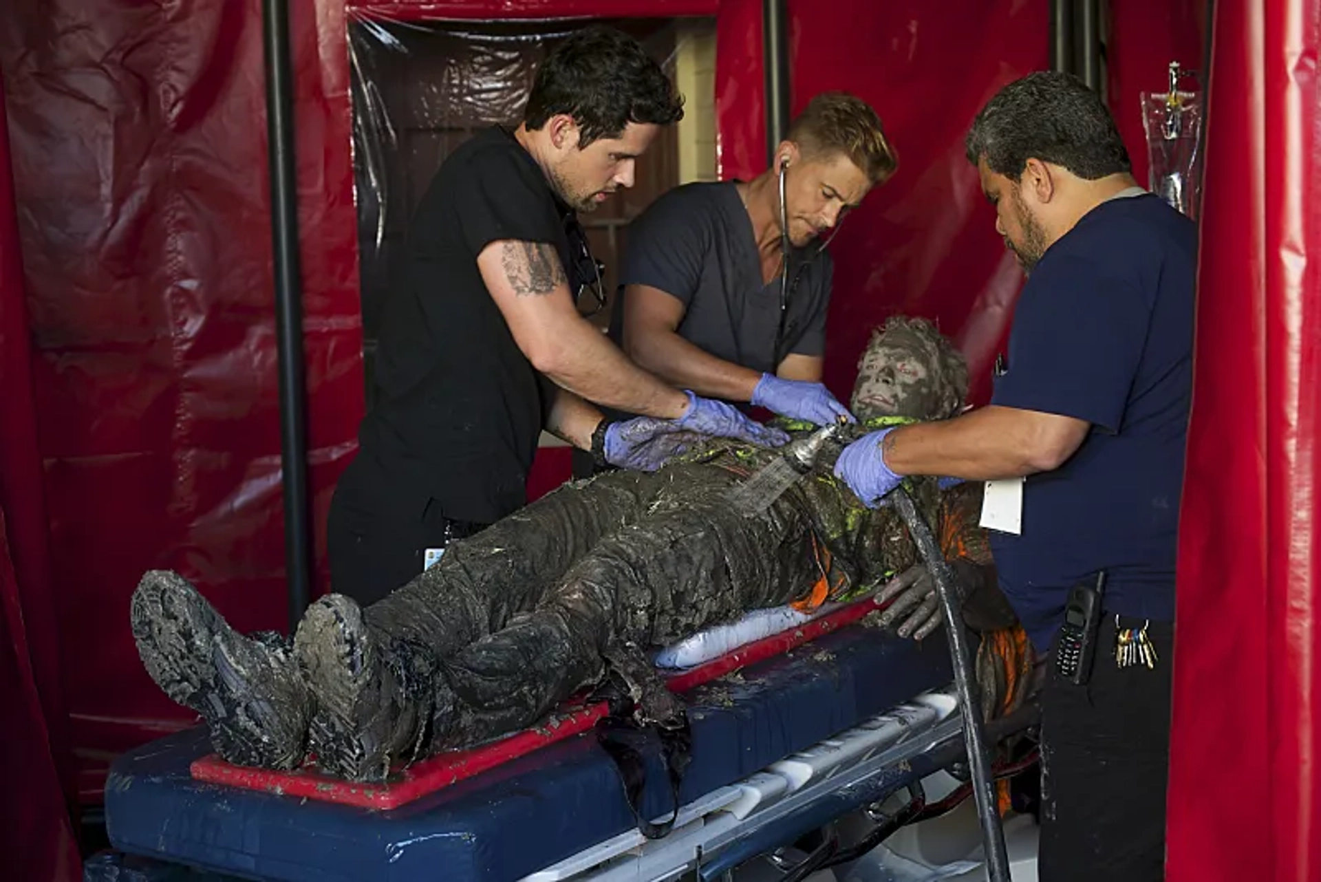 Rob Lowe, Luis Guzmán, and Benjamin Hollingsworth in Code Black (2015)